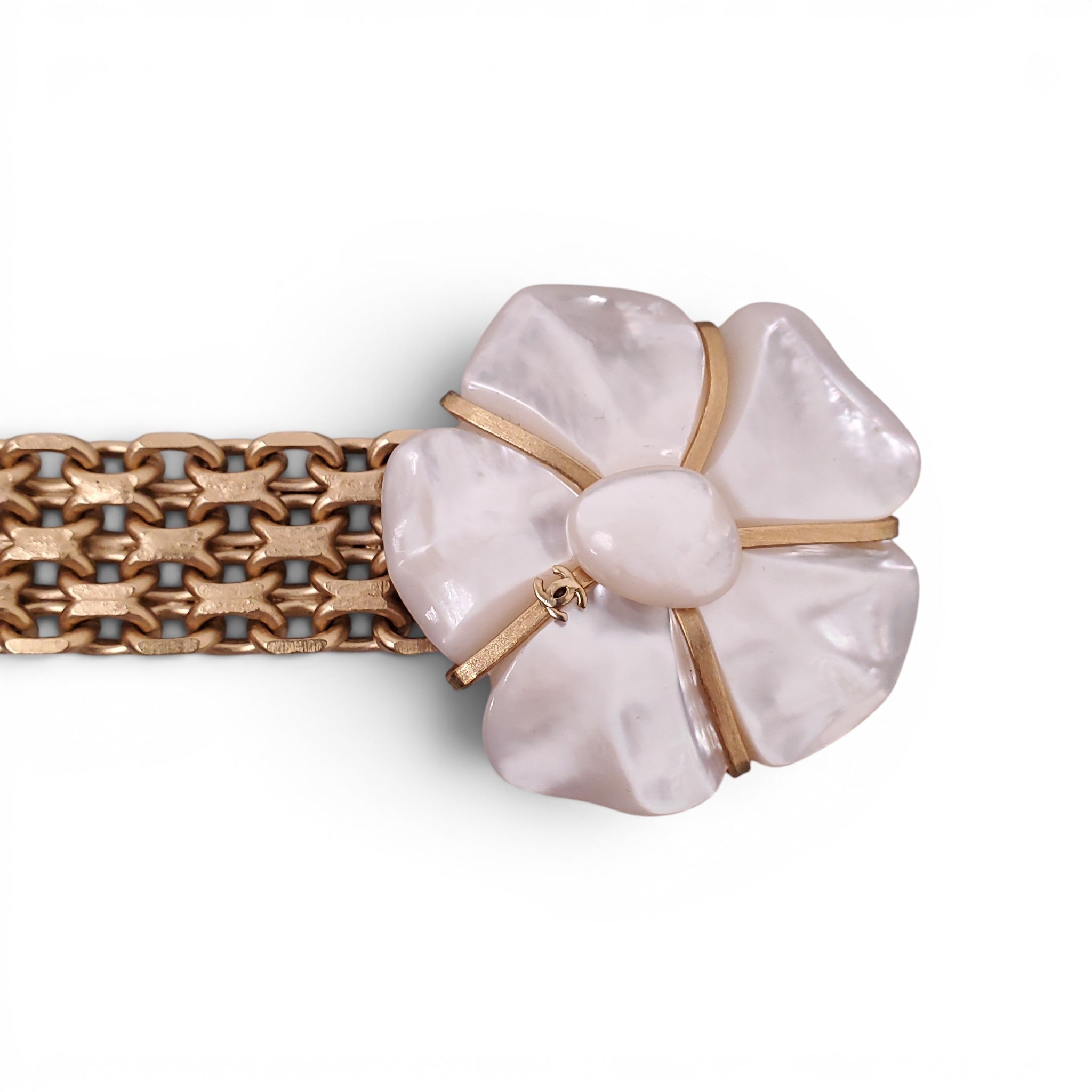 CHANEL GOLD CHAIN BELT WITH MOTHER OF PEARL LOGO FLORAL EMBLEM - SIZE 80