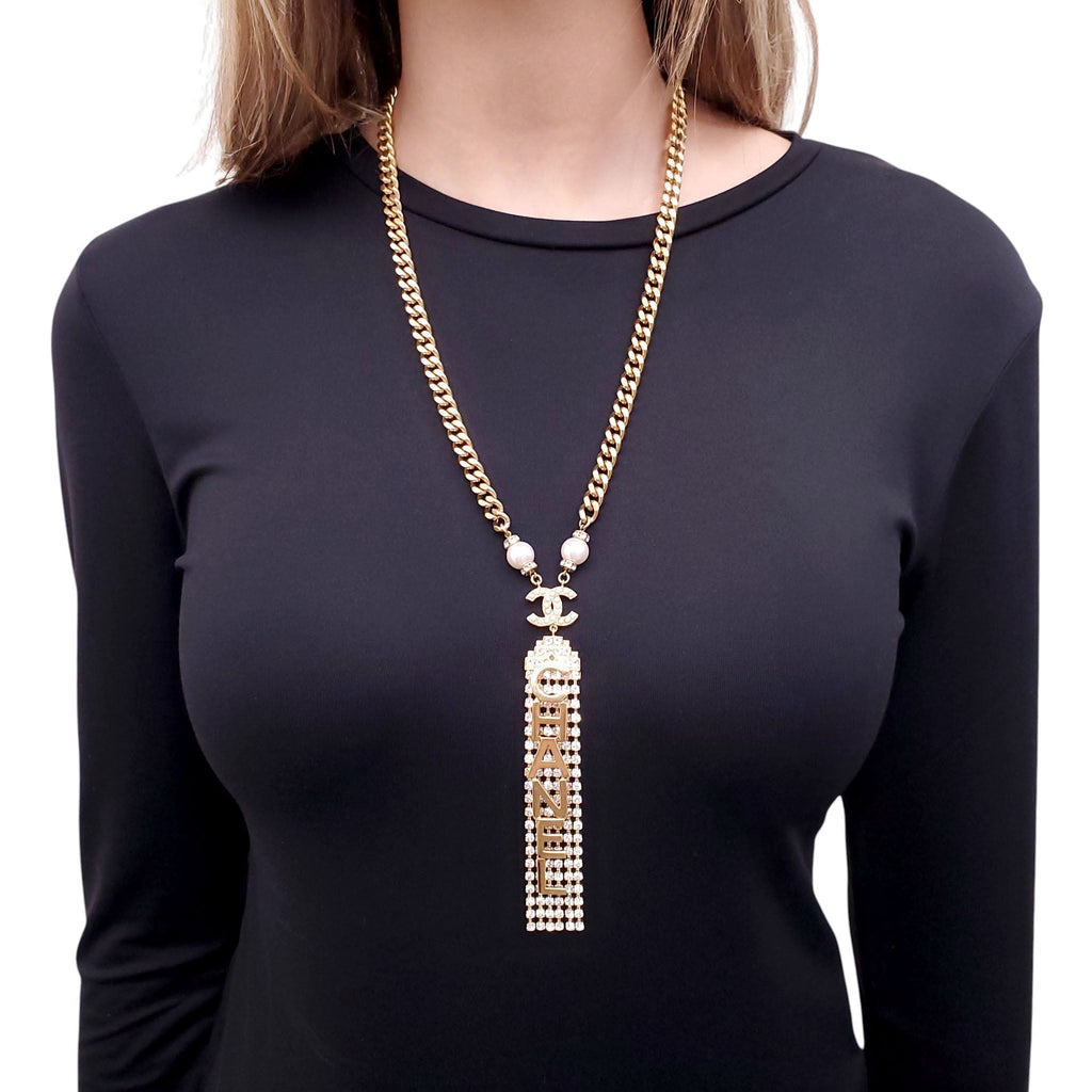 CHANEL GOLD CHAIN NECKLACE WITH DROP CRYSTALS AND LOGO