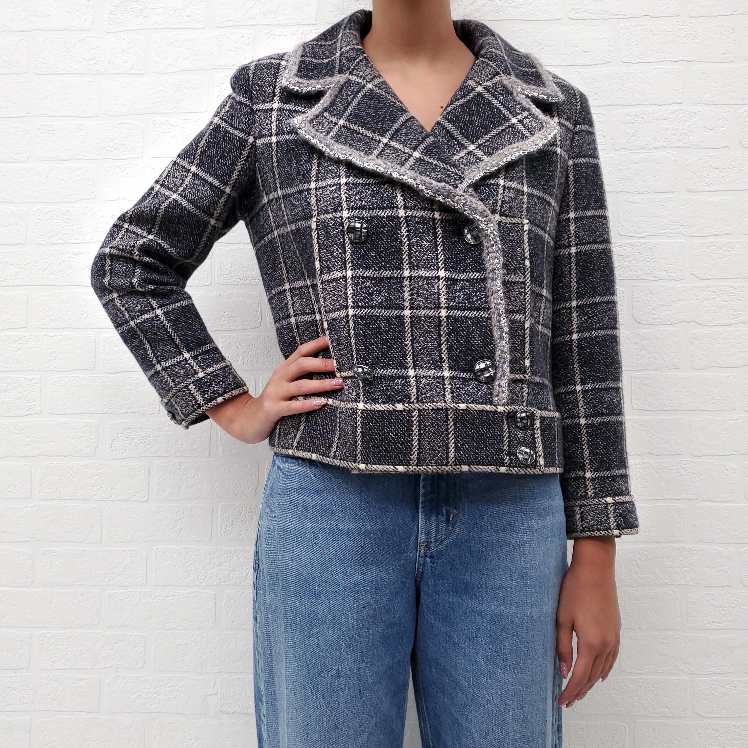 CHANEL GREY METALLIC TWEED PLAID JACKET WITH CRYSTAL LOGO BUTTONS - SIZE 40