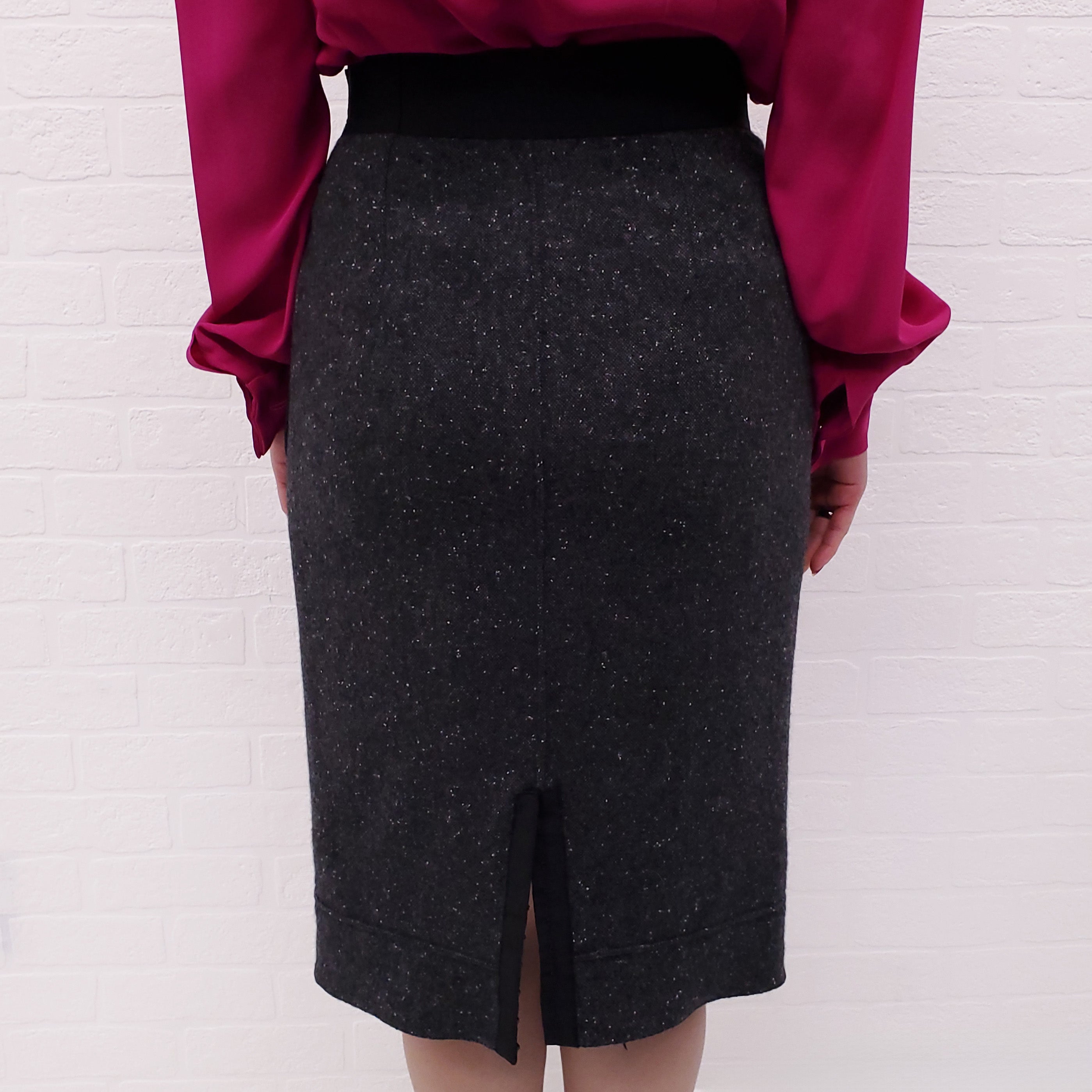 CHANEL GREY TWEED SKIRT - SIZE 36
