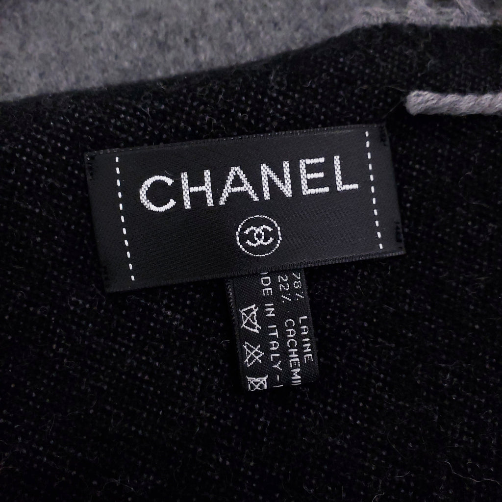 CHANEL GREY WOOL AND CASHMERE BLEND LOGO BLANKET AND PILLOW SET