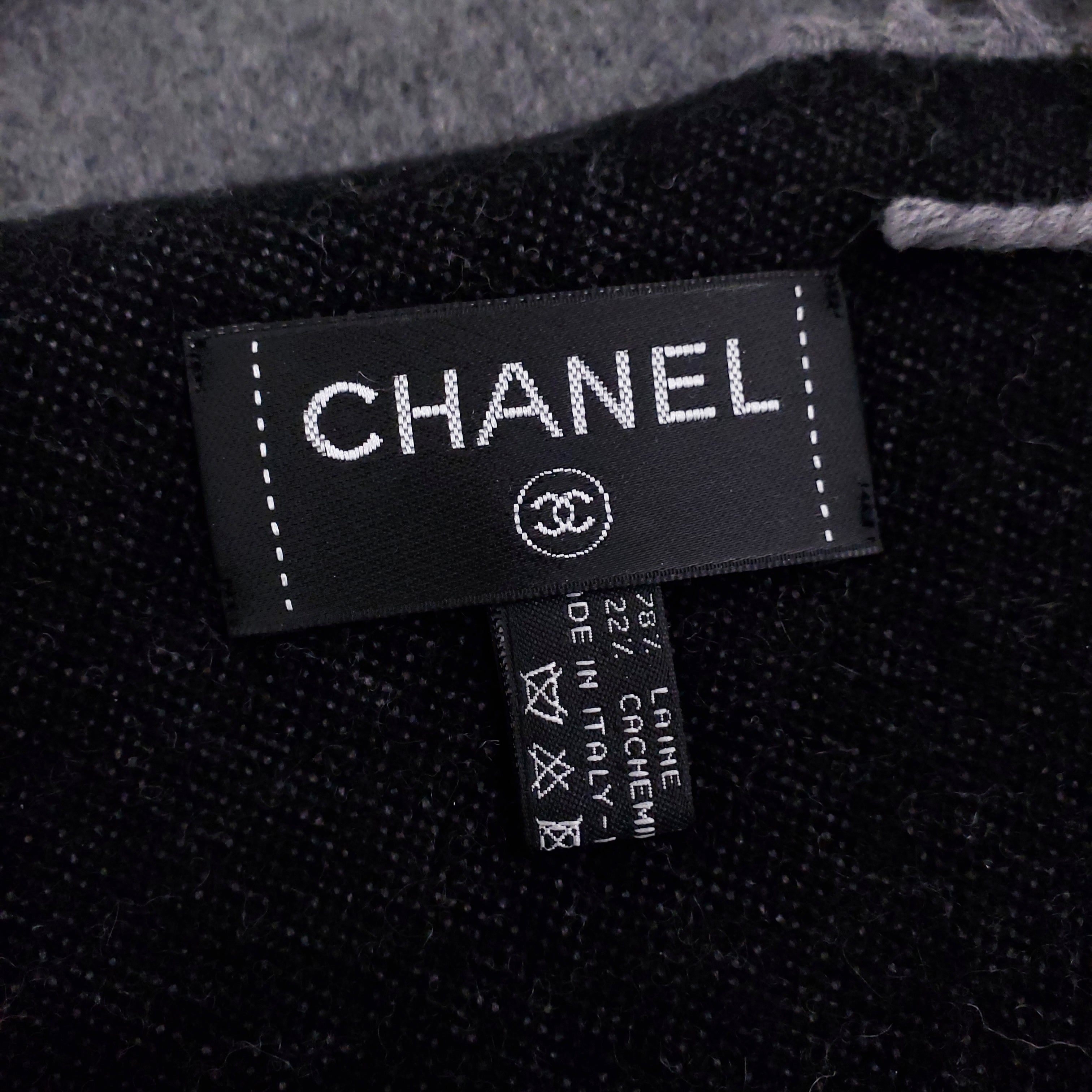 CHANEL GREY WOOL AND CASHMERE BLEND LOGO BLANKET AND PILLOW SET