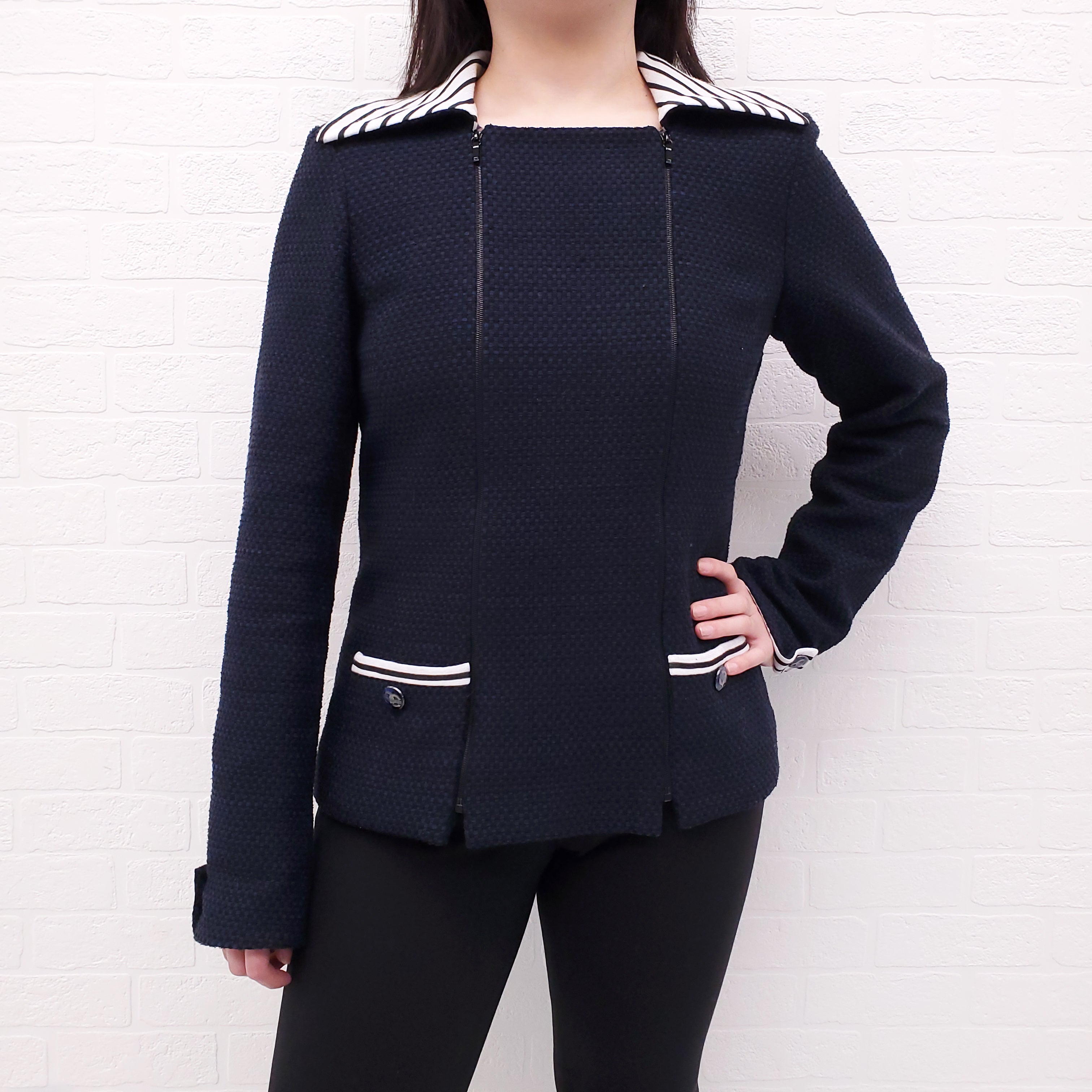CHANEL NAVY NAUTICAL TWEED BLAZER WITH LOGO BUTTONS - SIZE 40