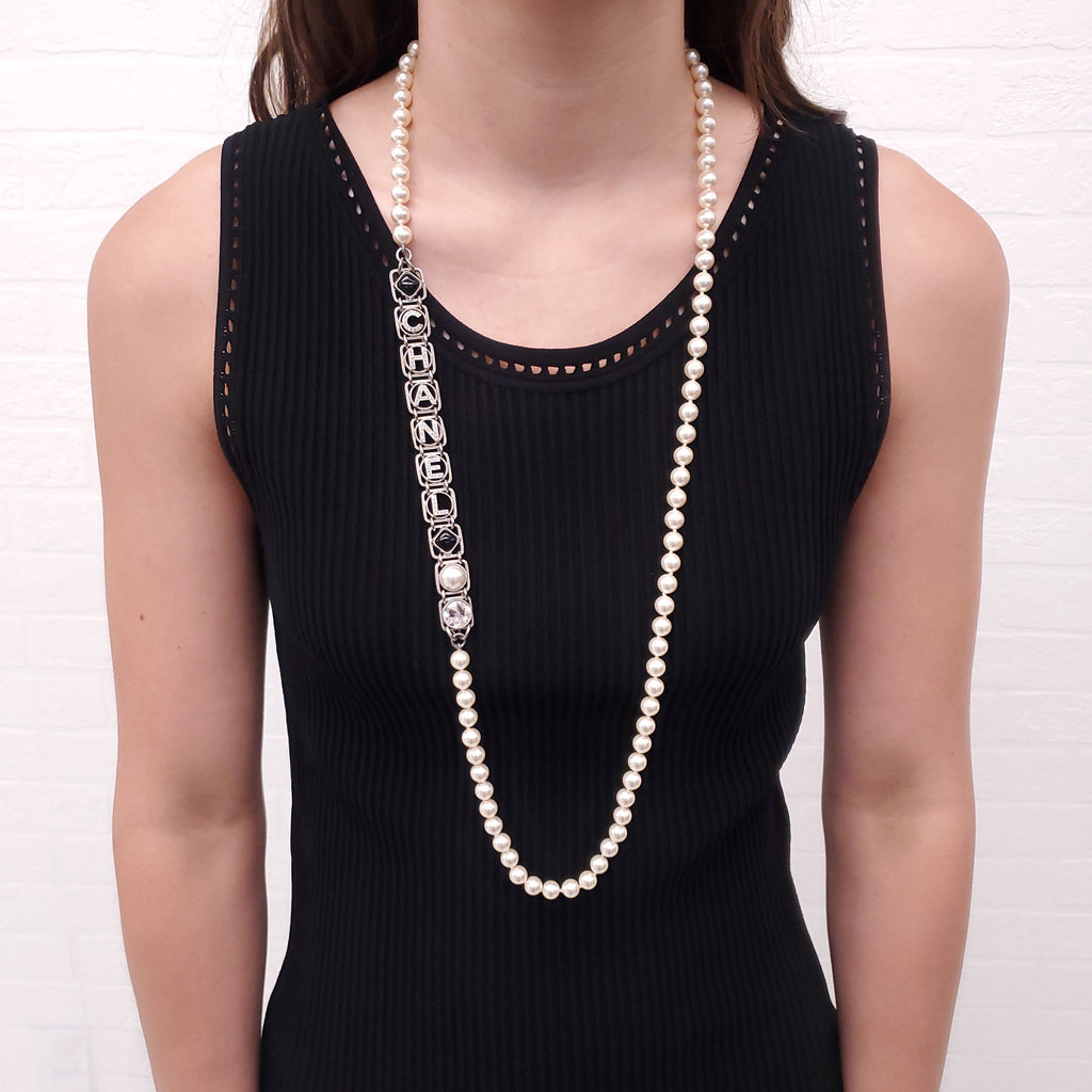 CHANEL PEARL AND SQUARE CRYSTAL 'CHANEL' NECKLACE