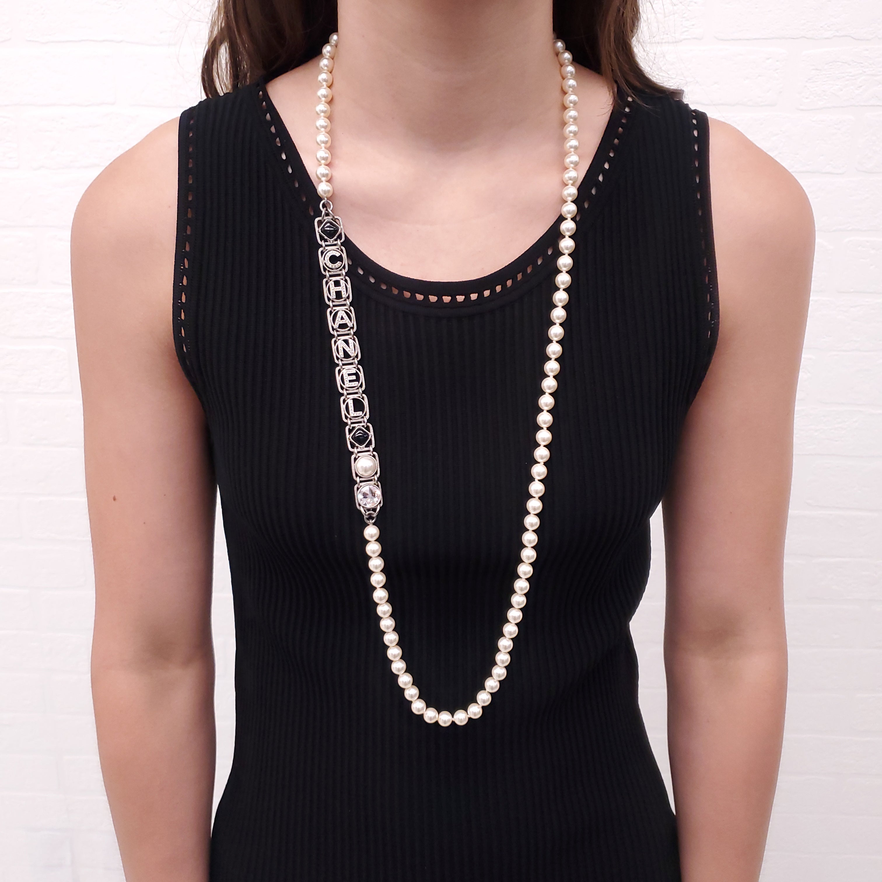 CHANEL PEARL AND SQUARE CRYSTAL 'CHANEL' NECKLACE