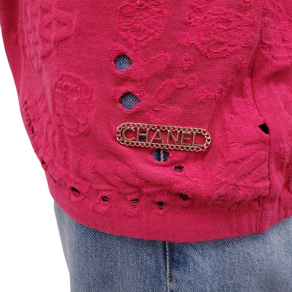 CHANEL PINK EYELET T-SHIRT WITH GOLD CHAIN LOGO - SIZE 34/36