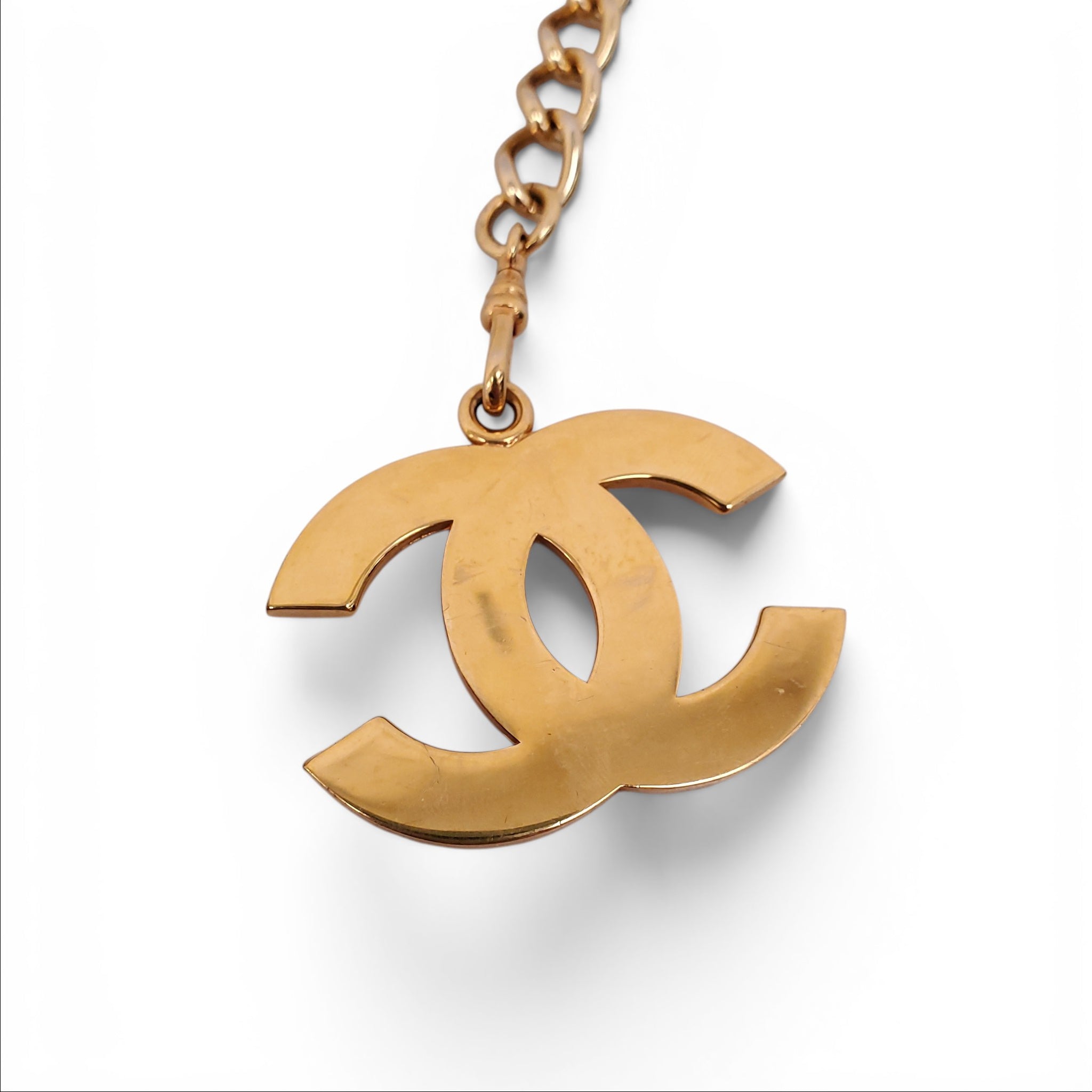 CHANEL PINK LEATHER CHAIN BELT WITH FOUR LEAF CLOVER AND LOGO