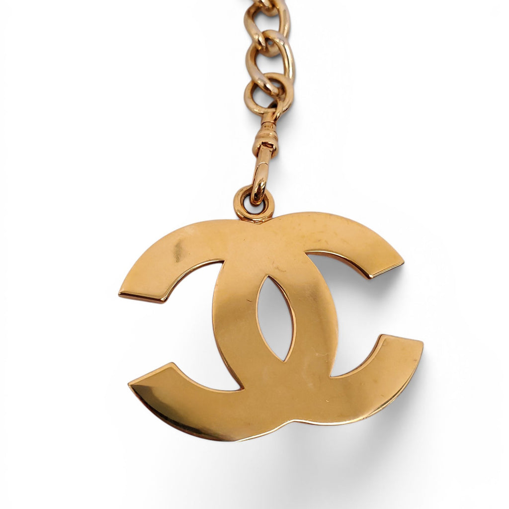 CHANEL PINK LEATHER CHAIN BELT WITH FOUR LEAF CLOVER AND LOGO