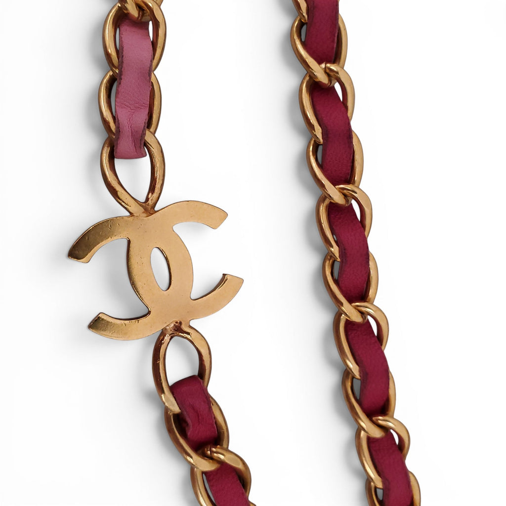 CHANEL PINK LEATHER CHAIN BELT WITH FOUR LEAF CLOVER AND LOGO