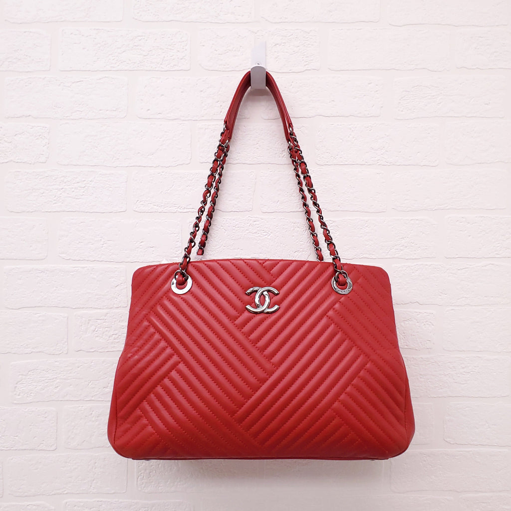 CHANEL RED LEATHER CROSSING LARGE SHOPPING TOTE