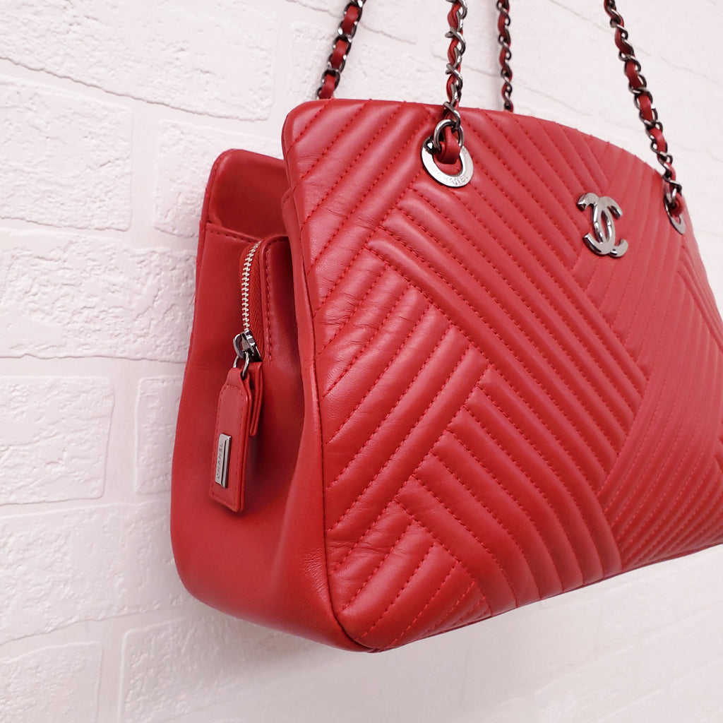 CHANEL RED LEATHER CROSSING LARGE SHOPPING TOTE