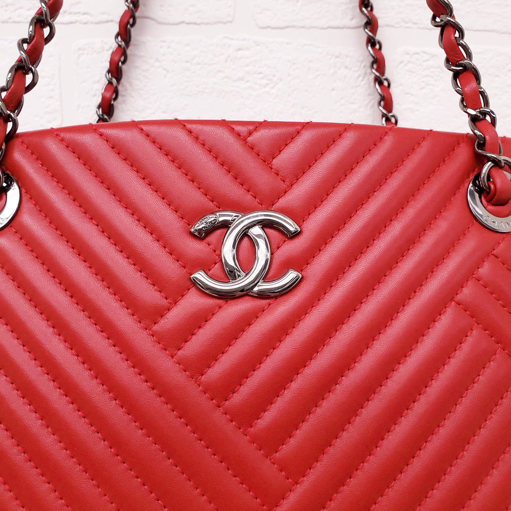 CHANEL RED LEATHER CROSSING LARGE SHOPPING TOTE