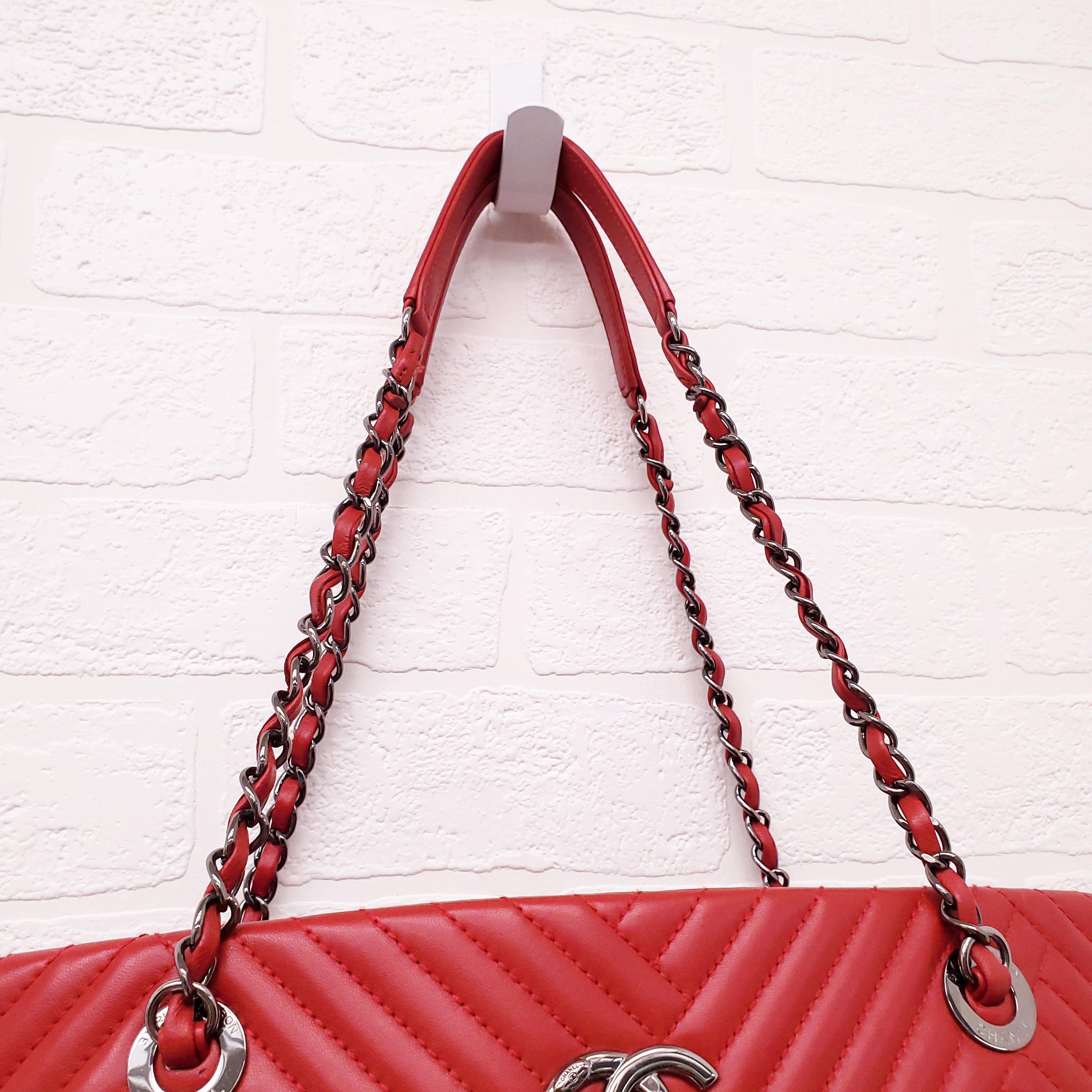 CHANEL RED LEATHER CROSSING LARGE SHOPPING TOTE
