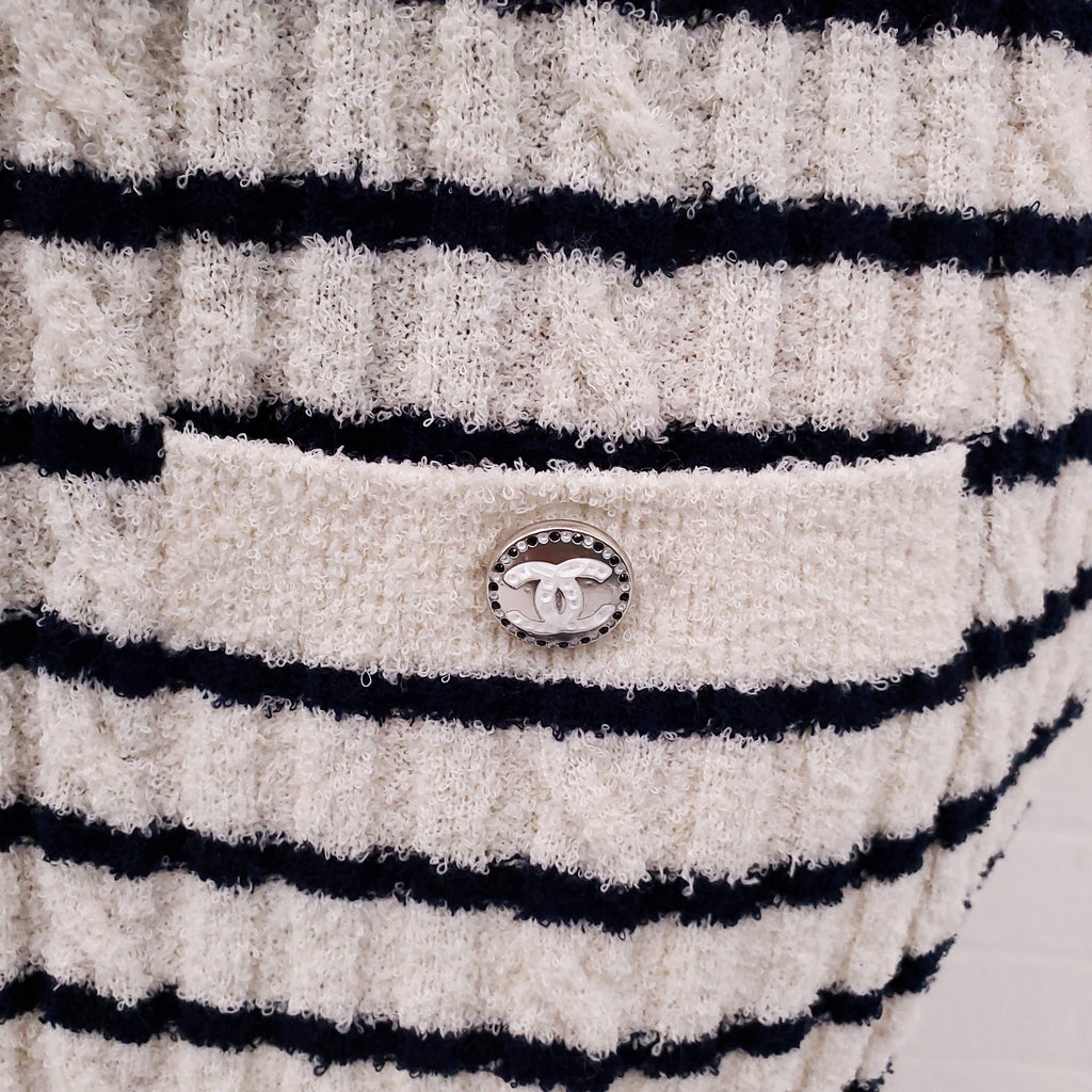 CHANEL SHORT SLEEVE CREAM AND NAVY STRIPED DRESS WITH LOGO AND CUT OUT BACK DETAIL - SIZE 38