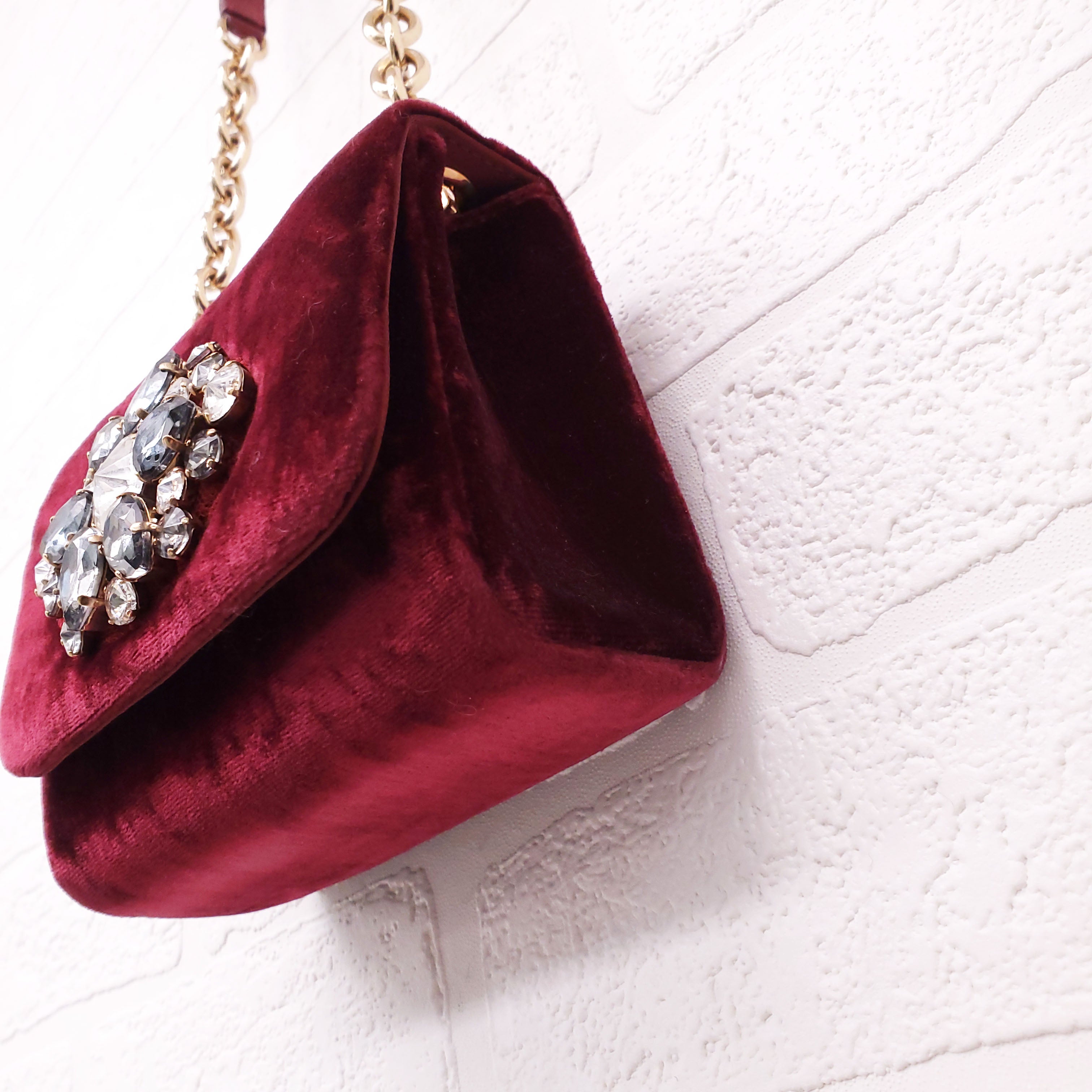 DOLCE & GABBANA BURGUNDY VELVET SHOULDER BAG WITH CRYSTAL EMBLEM