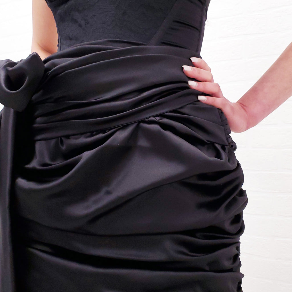 DOLCE & GABBANA SILK RUCHED SKIRT WITH BOW DETAIL - SIZE 44