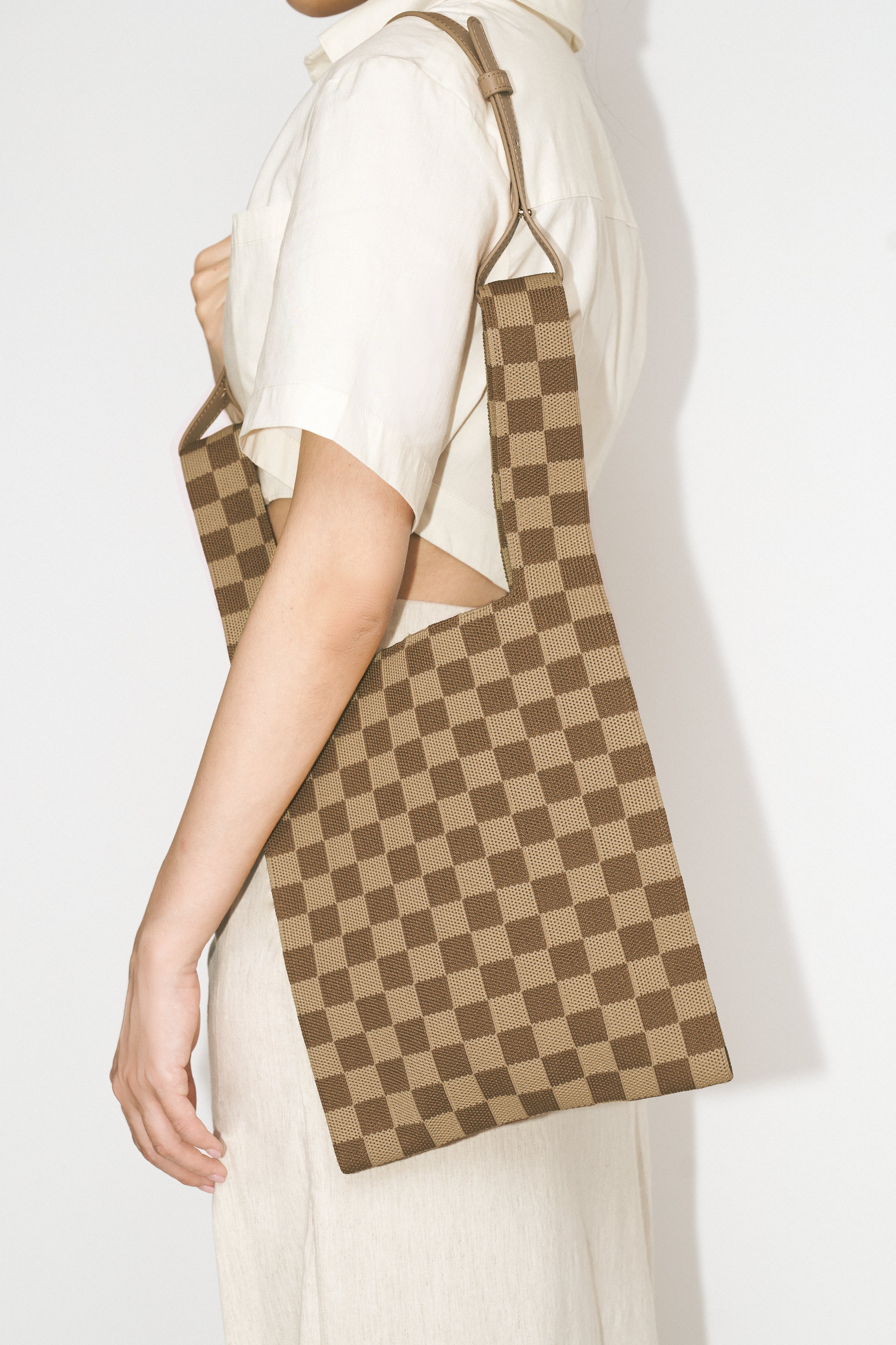 Shea Checkerboard Knitted Tote Bag - Brown