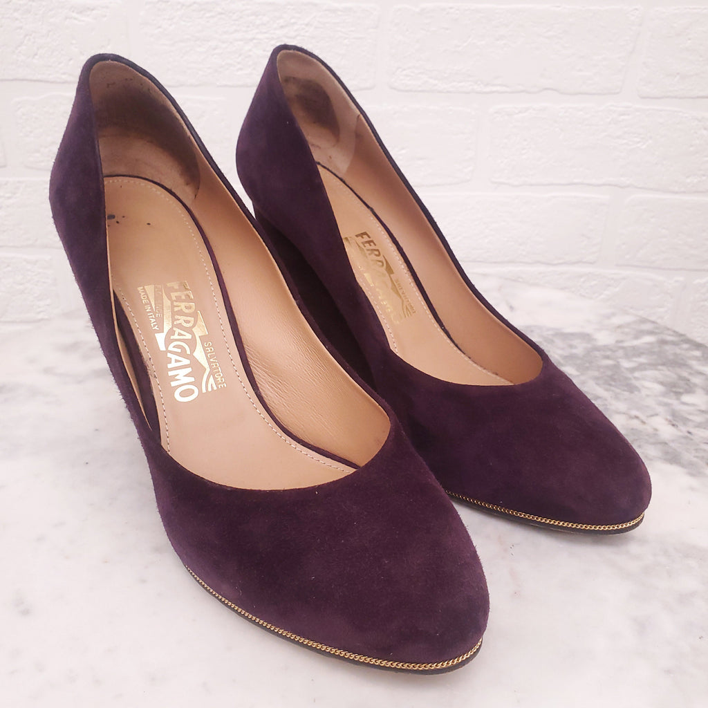 FERRAGAMO PURPLE SUEDE WEDGES WITH GOLD CHAIN DETAIL - SIZE 10.5