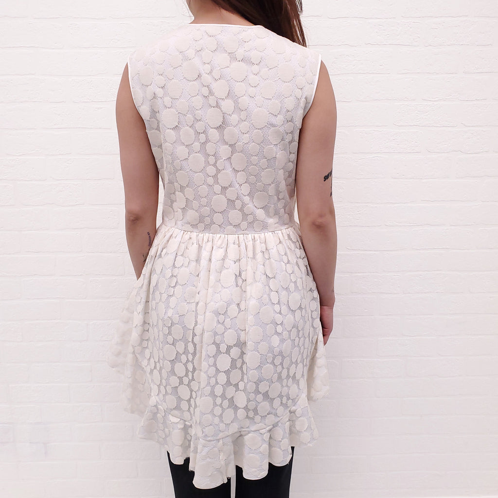 GIAMBATTISTA VALLI CREAM RUFFLED POLKA DOT LACE SLEEVELESS BLOUSE - SIZE XXS