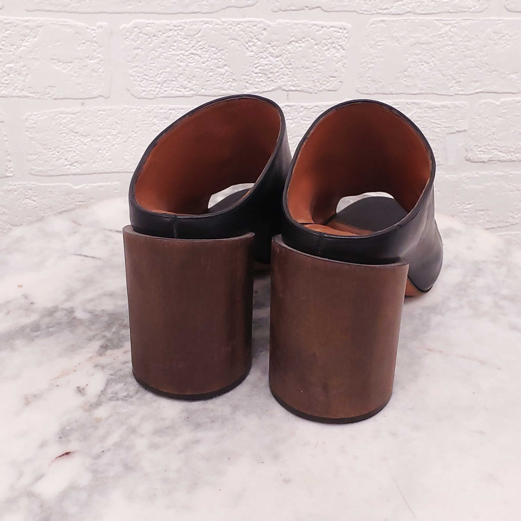 GIVENCHY BLACK LEATHER MULES WITH ROUND WOOD BLOCK HEEL - SIZE 40