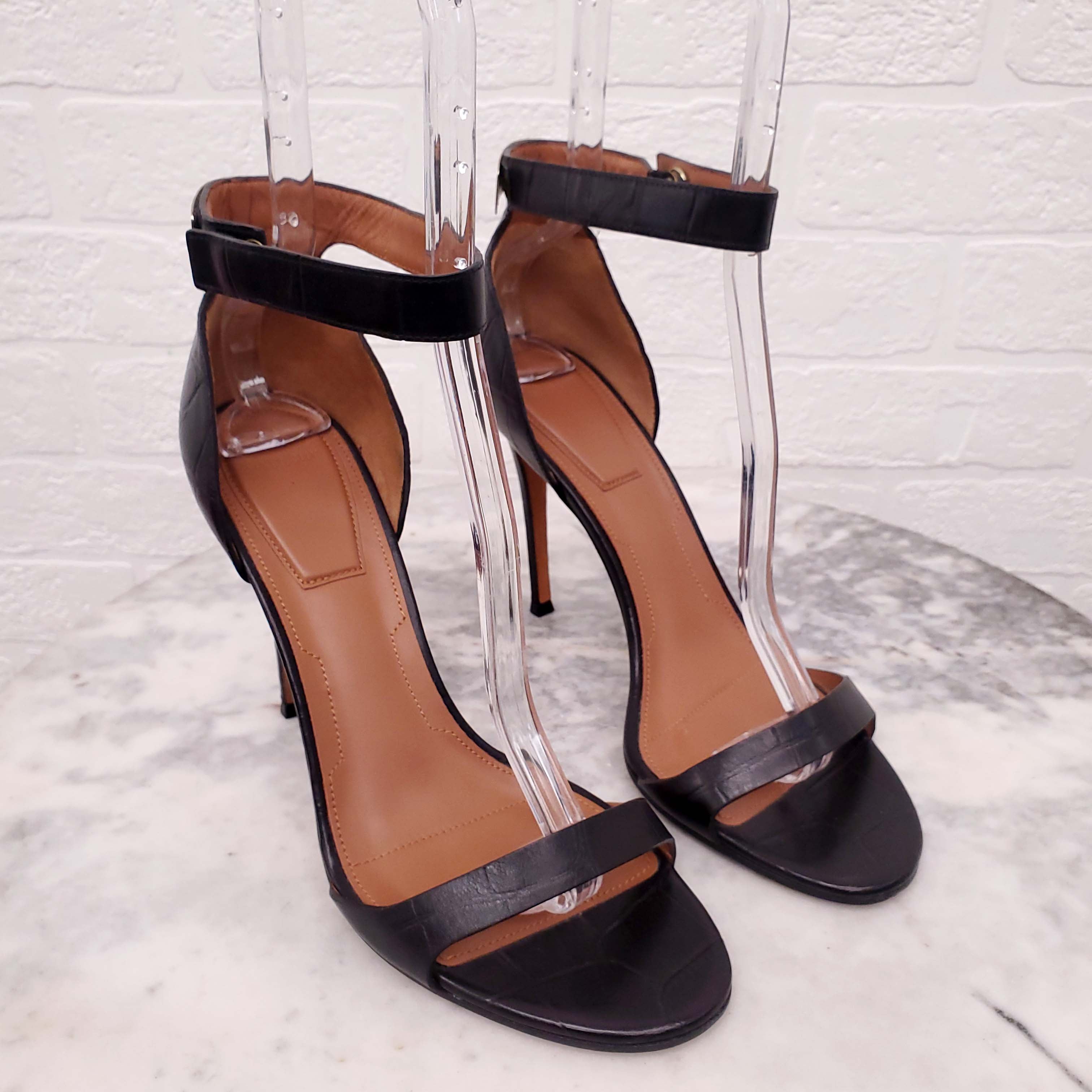 GIVENCHY CROC EMBOSSED LEATHER HEELS WITH SILVER BUCKLE - SIZE 40