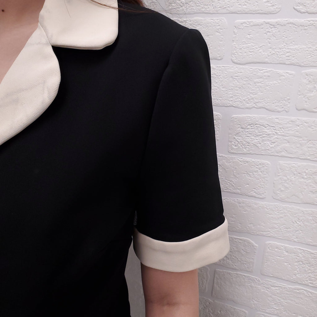 GUCCI BLACK DRESS WITH CREAM COLLAR AND TIGER BUTTONS - SIZE M