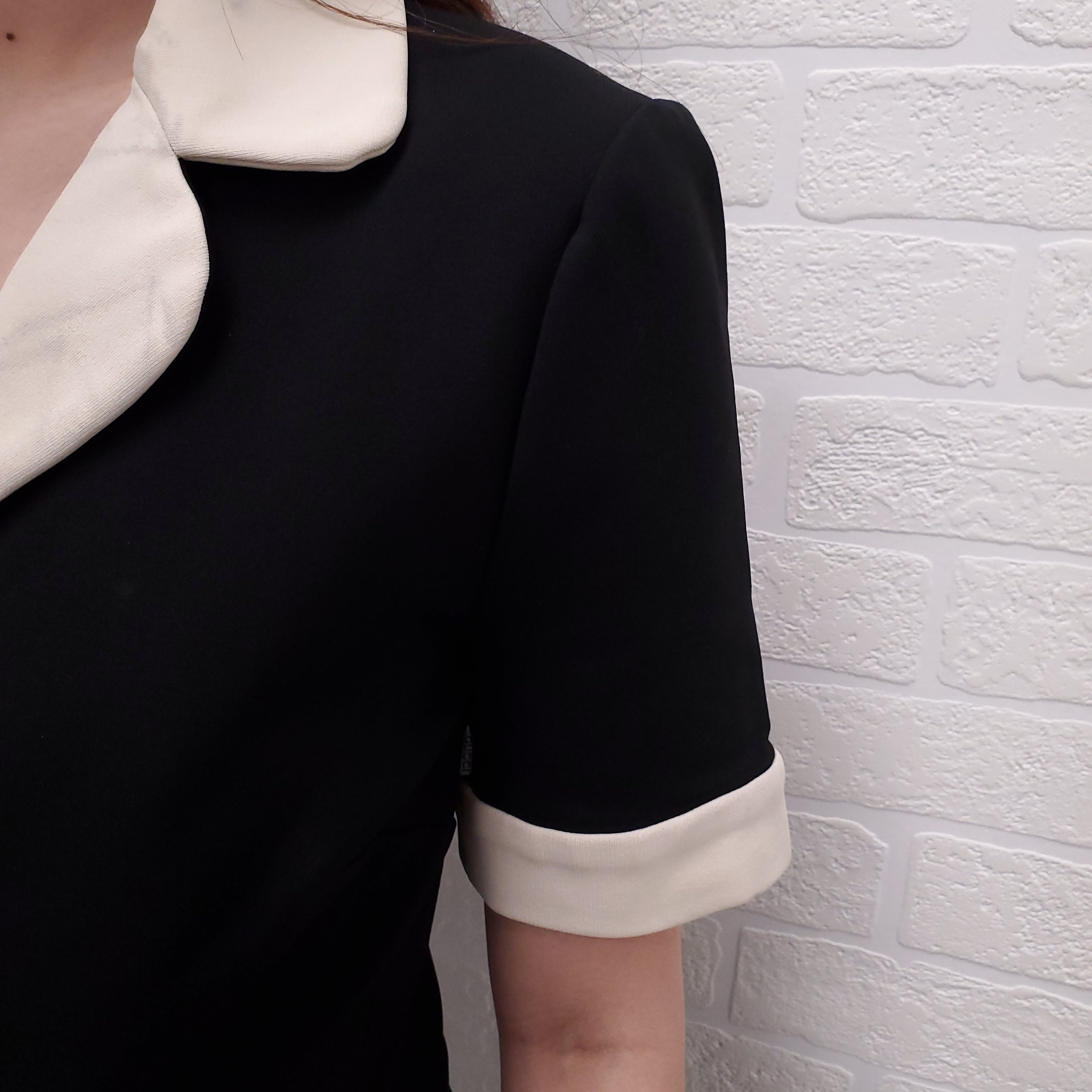 GUCCI BLACK DRESS WITH CREAM COLLAR AND TIGER BUTTONS - SIZE M
