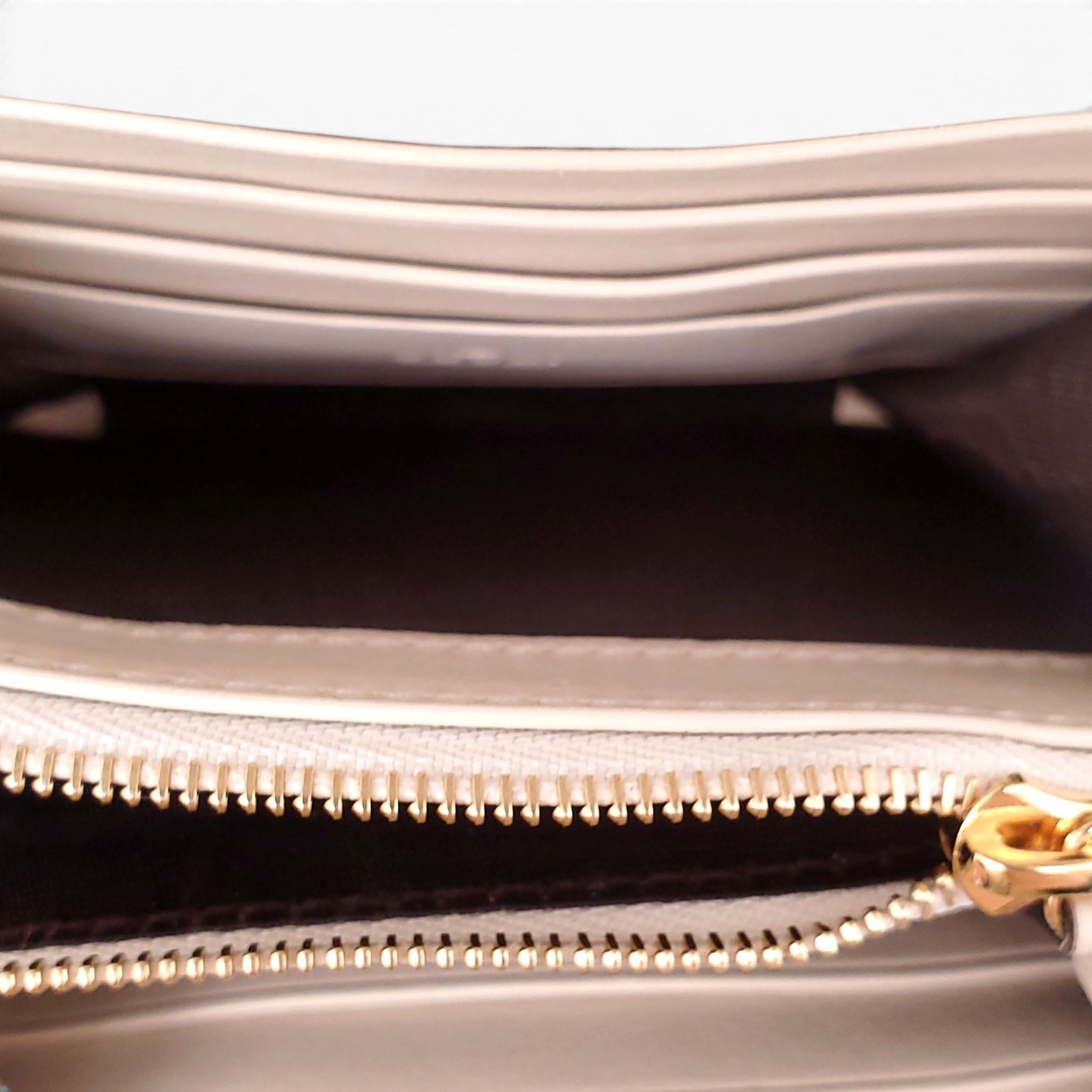GUCCI CREAM BLONDIE BIFOLD WALLET WITH CHAIN