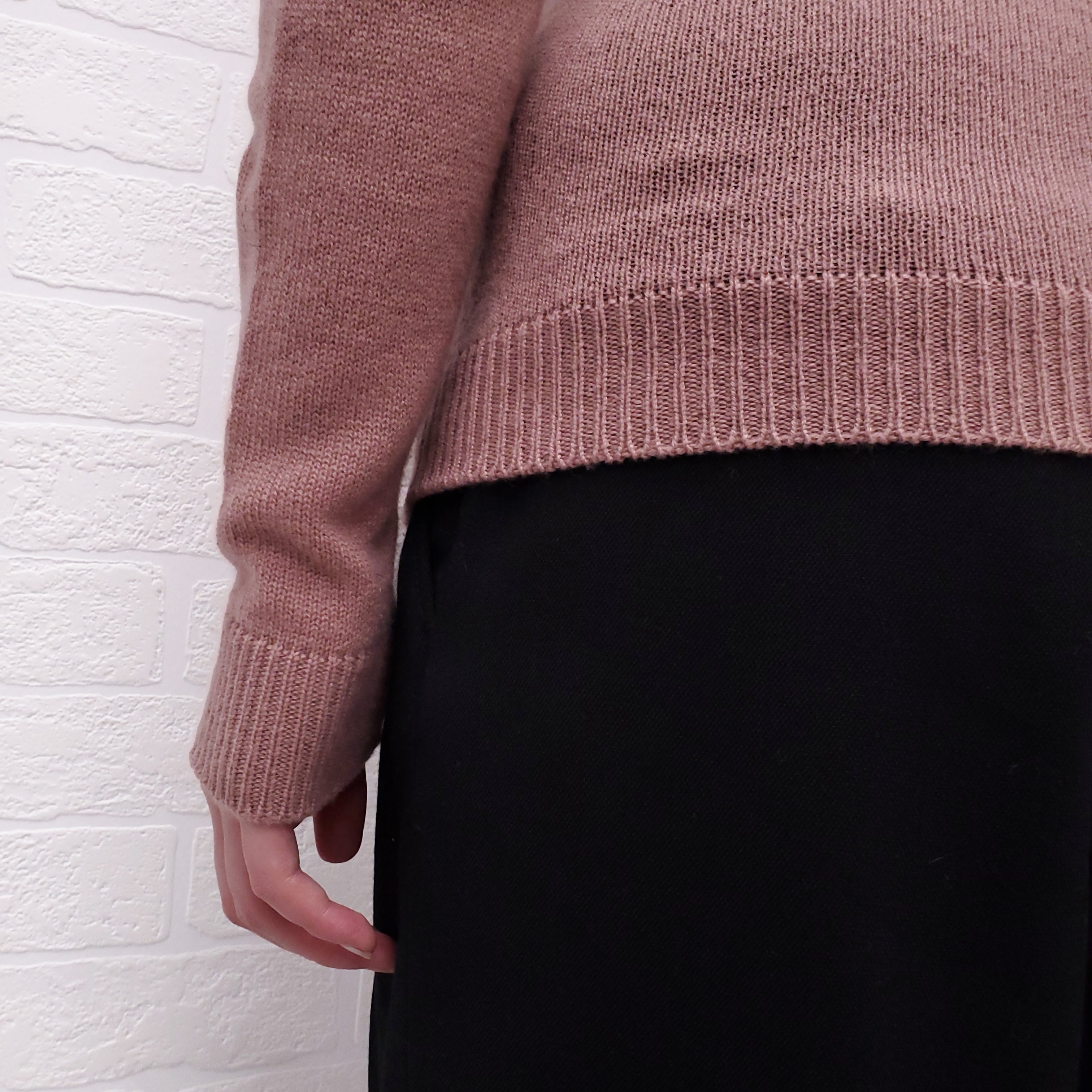 GUCCI PINK CASHMERE V NECK SWEATER - SIZE S