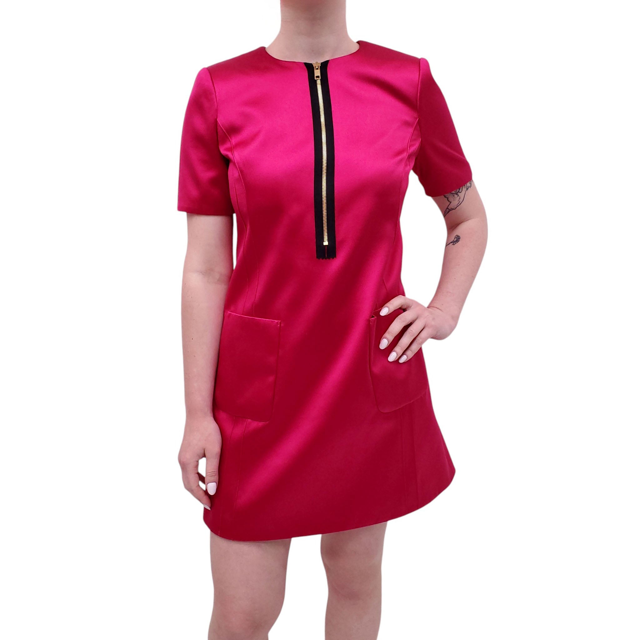 GUCCI PINK SATIN SHORT SLEEVE DRESS WITH ZIPPER DETAIL - SIZE 40