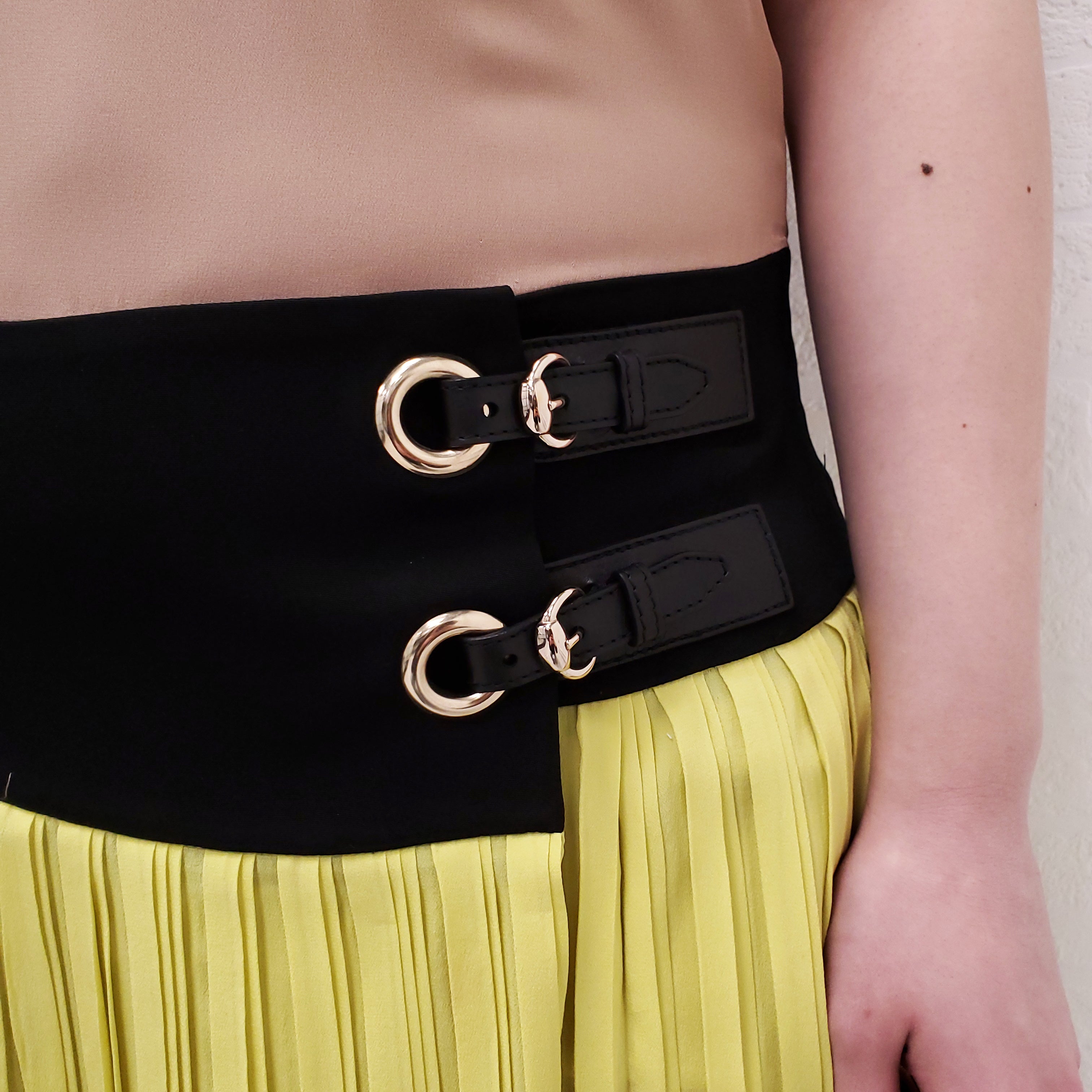 GUCCI PLEATED DRESS WITH LEATHER CLASP DETAIL - SIZE 40