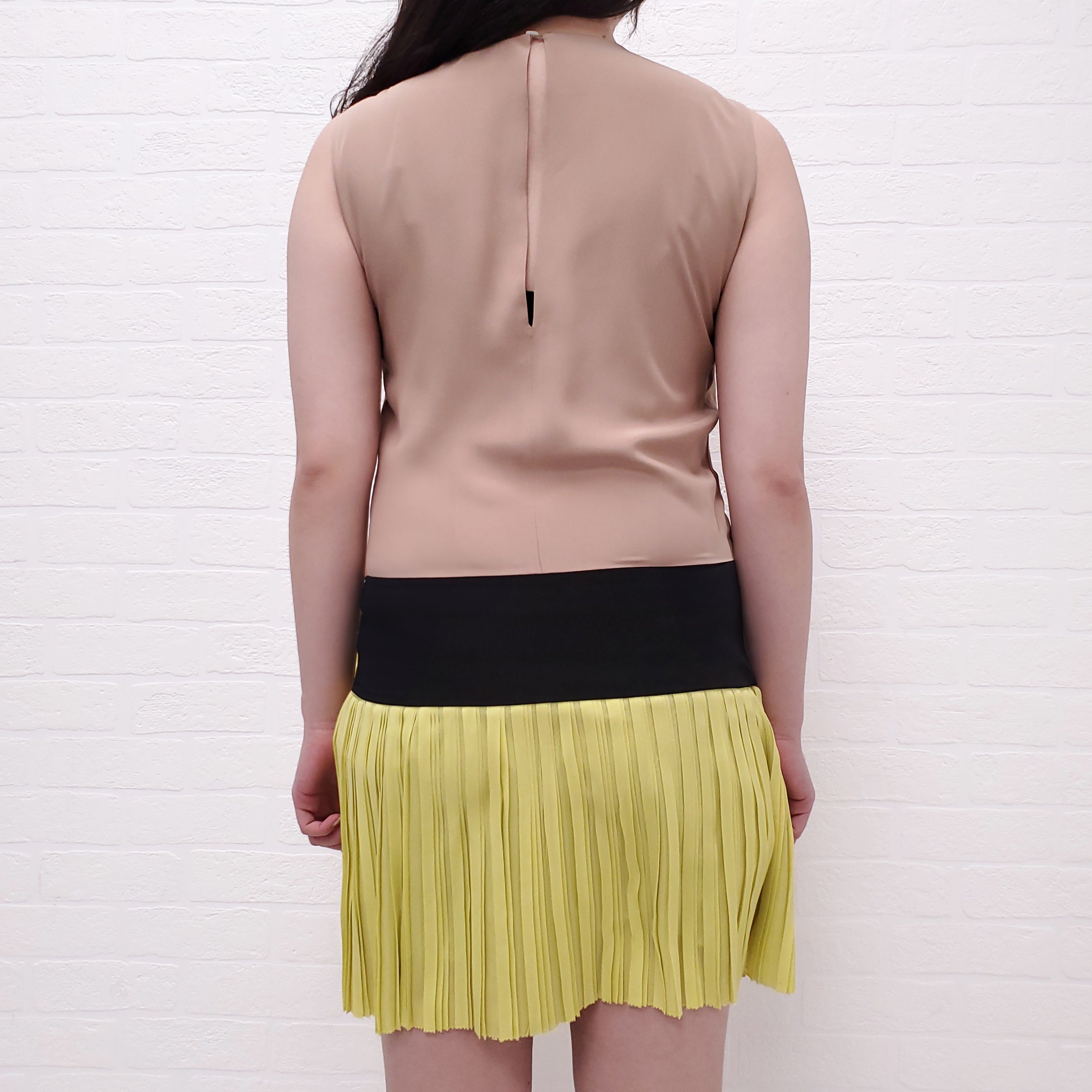 GUCCI PLEATED DRESS WITH LEATHER CLASP DETAIL - SIZE 40