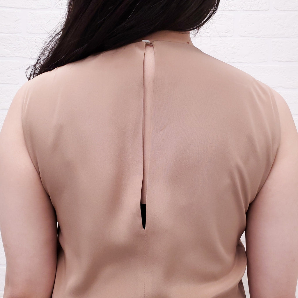 GUCCI PLEATED DRESS WITH LEATHER CLASP DETAIL - SIZE 40