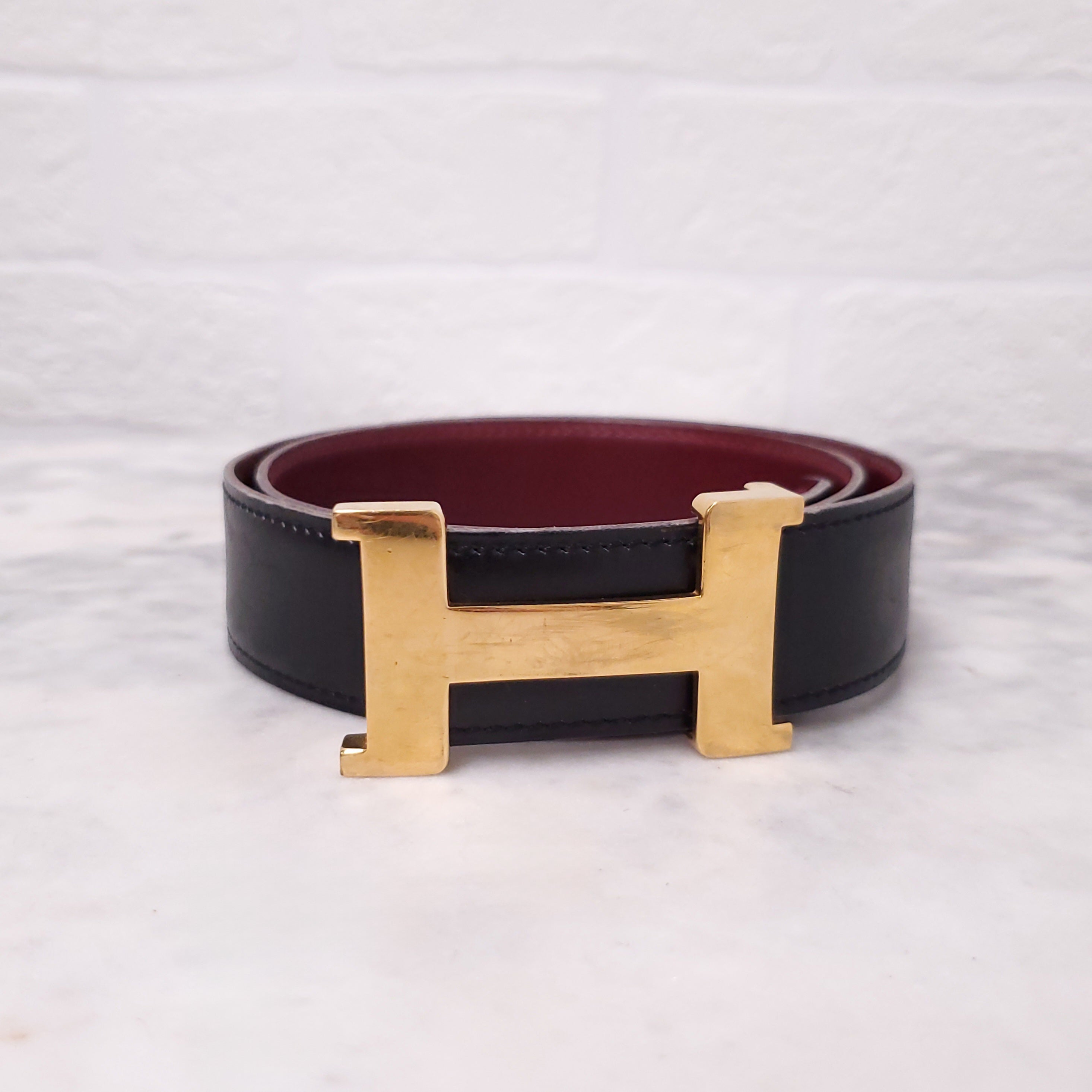 HERMÈS BLACK AND BURGUNDY LEATHER REVERSIBLE H BELT - SIZE 80