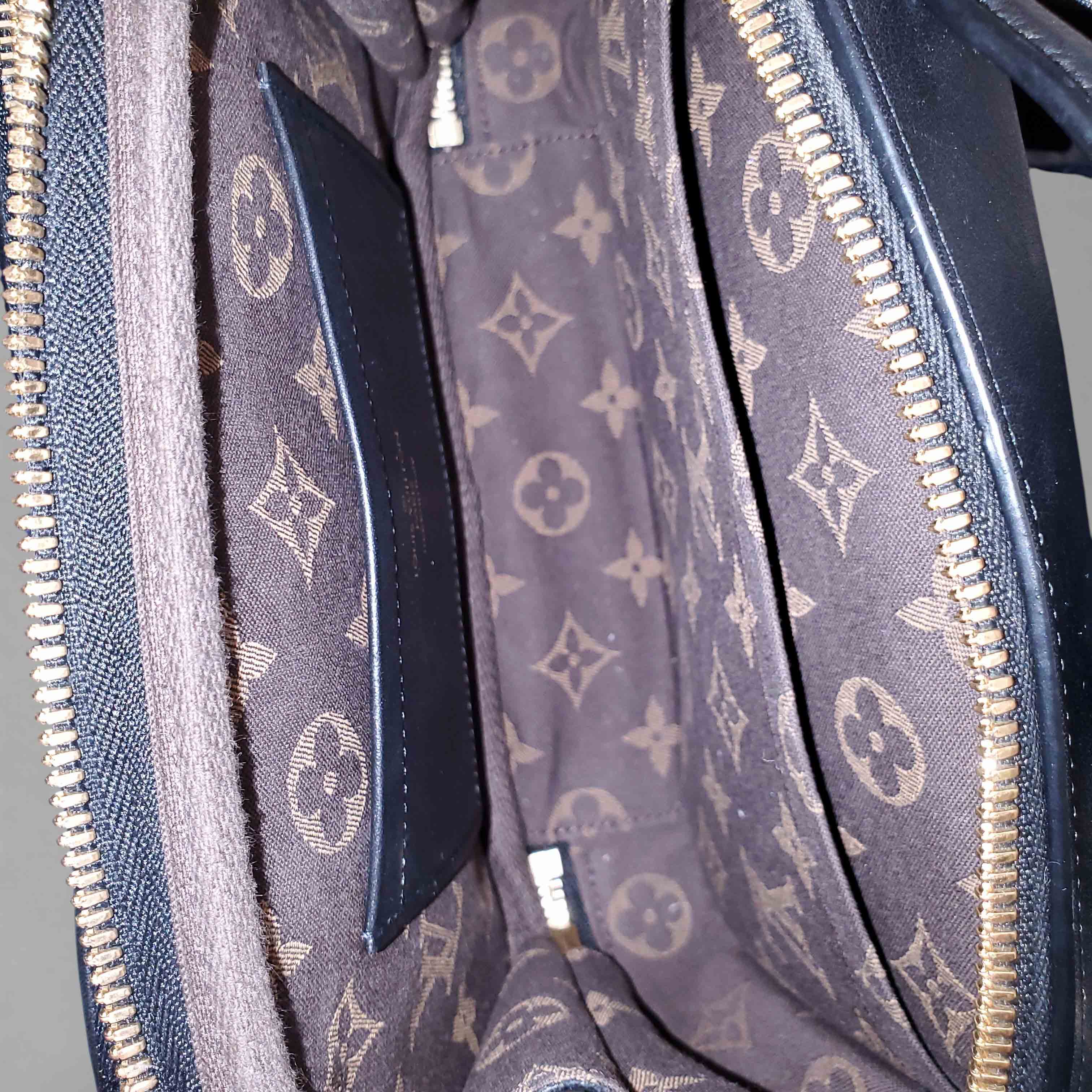 LOUIS VUITTON BLACK UTILITY CROSSBODY BAG