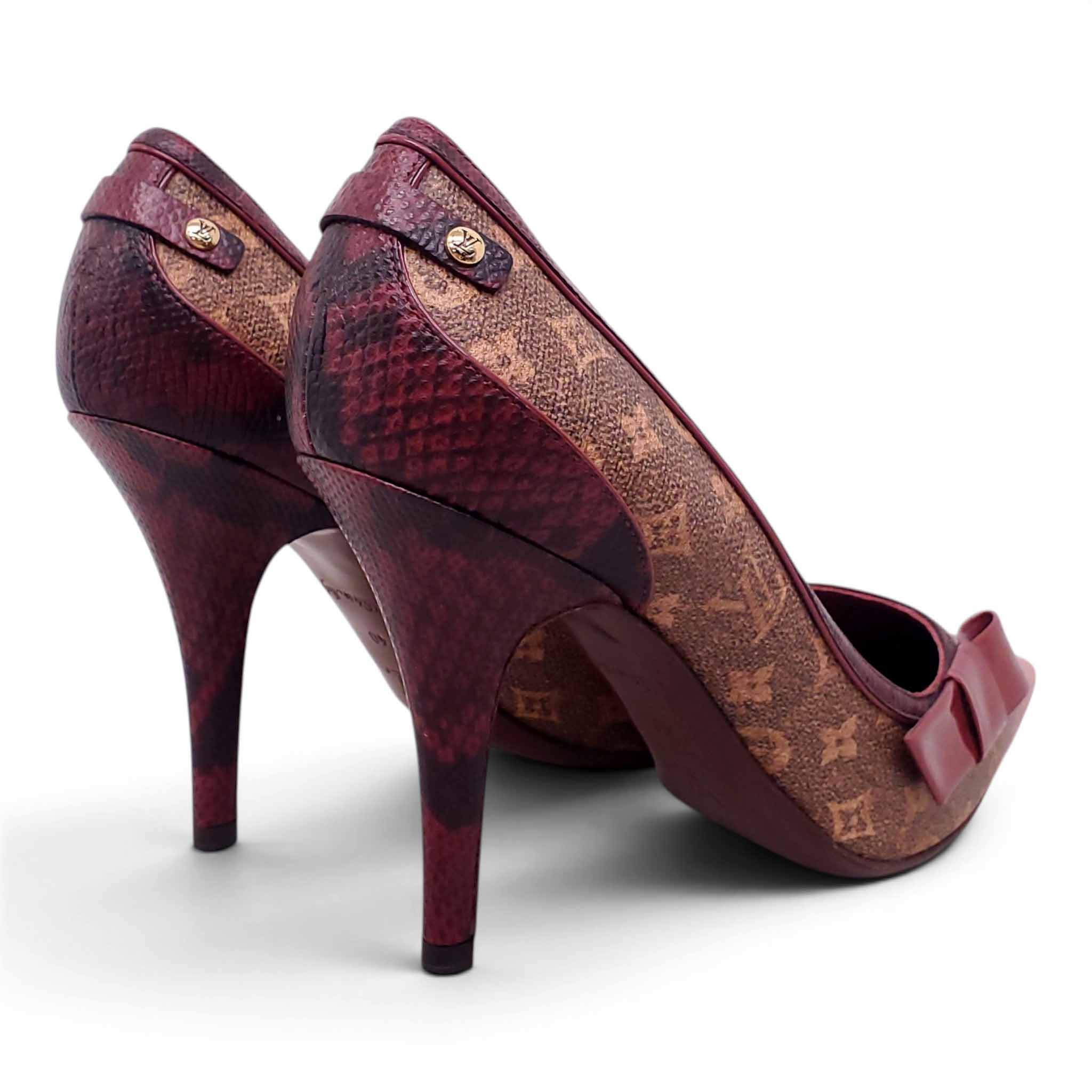 LOUIS VUITTON MONOGRAM BOW-ACCENTED PUMPS - SIZE 40