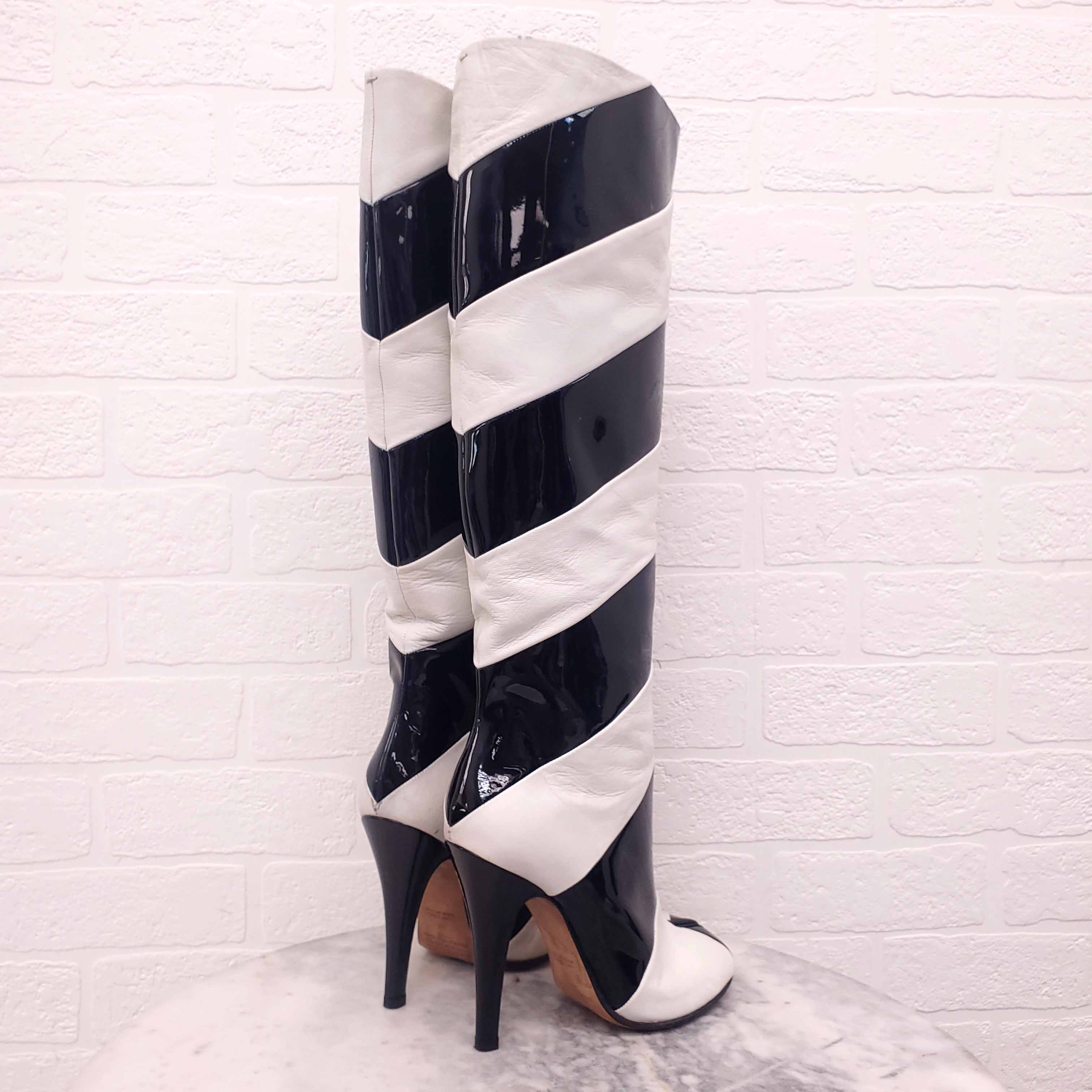 MAISON MARGIELA TABI BOOTS IN BLACK PATENT AND WHITE LEATHER - SIZE 38