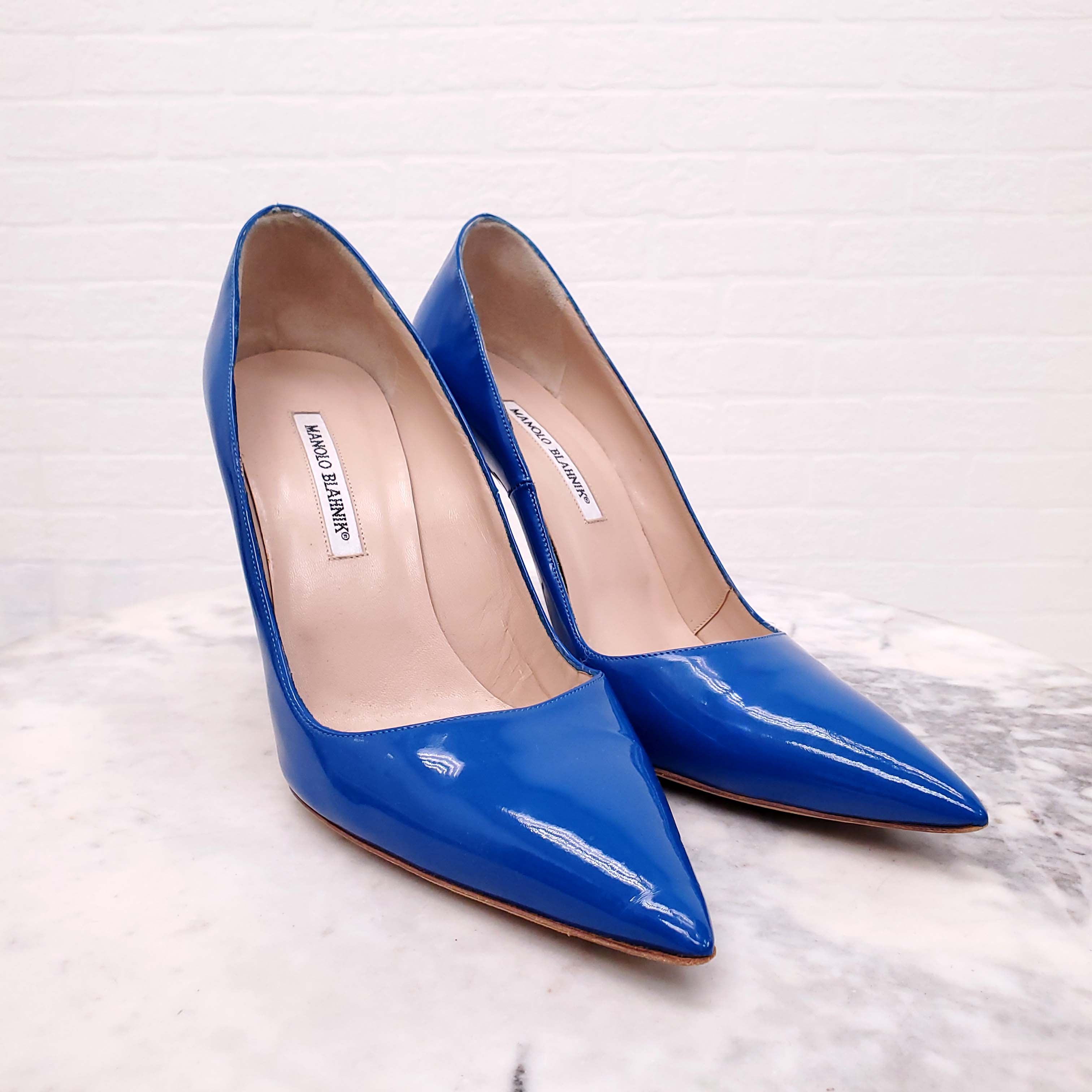 MANOLO BLAHNIK BRIGHT BLUE PATENT HEELS - SIZE 42