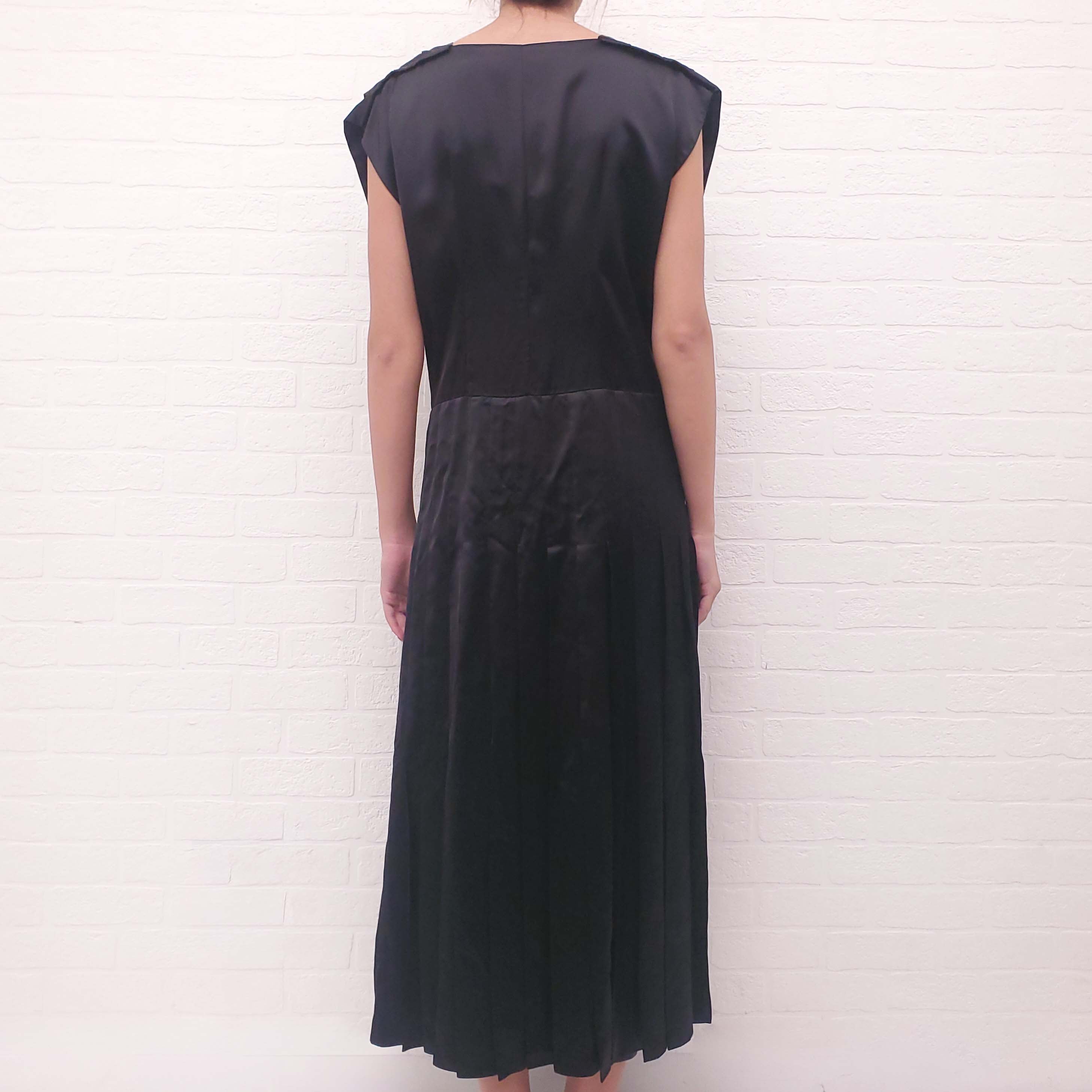 MARNI BLACK HIGH LOW PLEATED BLOUSE WITH BUTTON DETAIL - SIZE 40