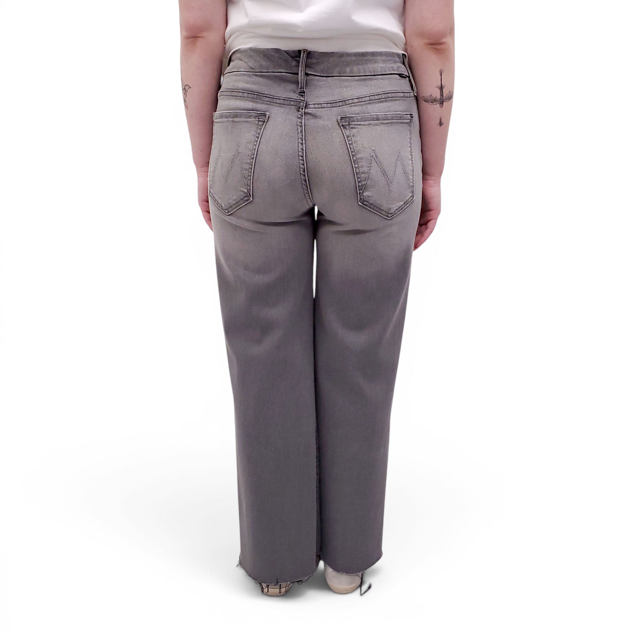 MOTHER GREY 'THE ROLLER ANKLE FRAY' JEANS - SIZE 30