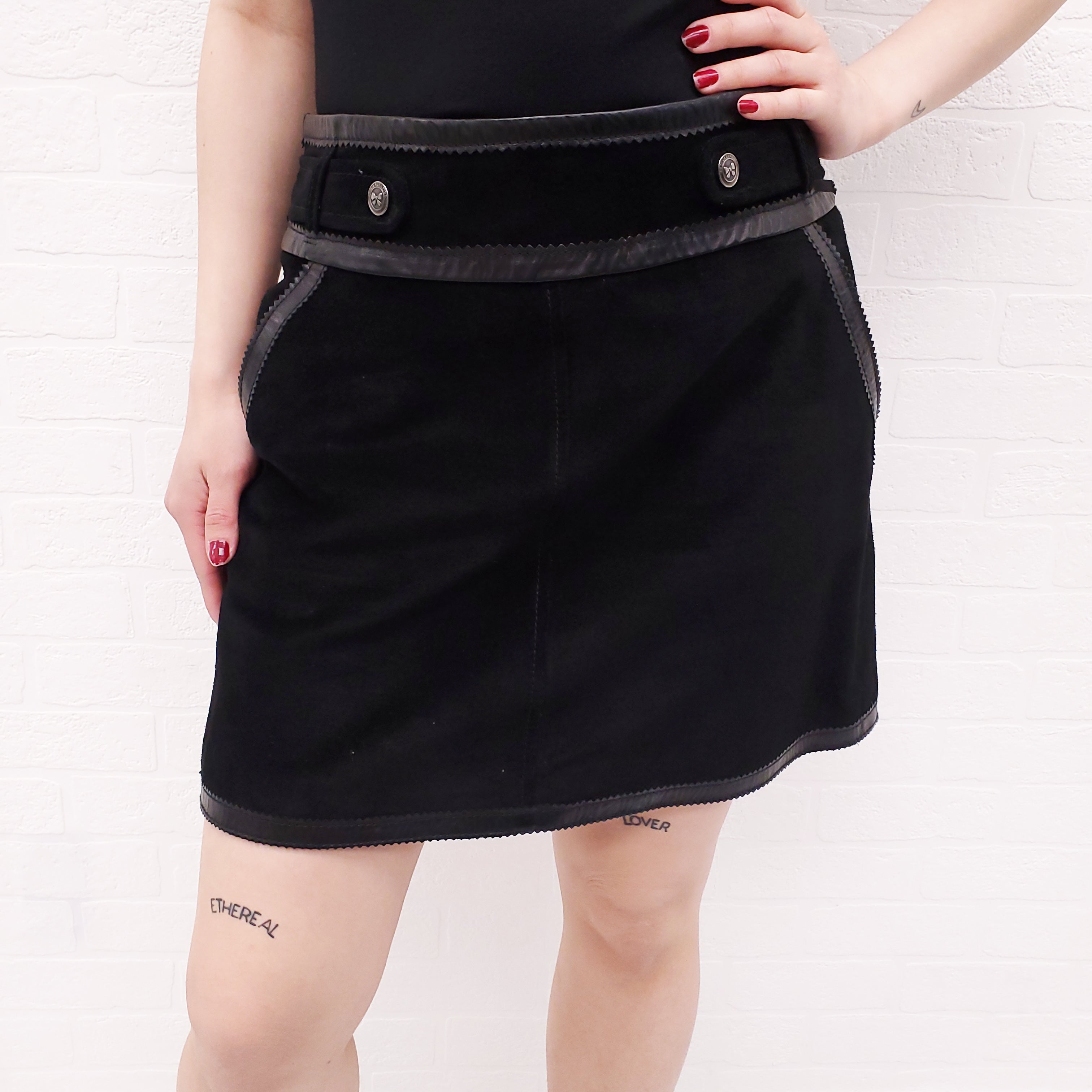 RED VALENTINO BLACK SUEDE SKIRT - SIZE 42 (US 4)