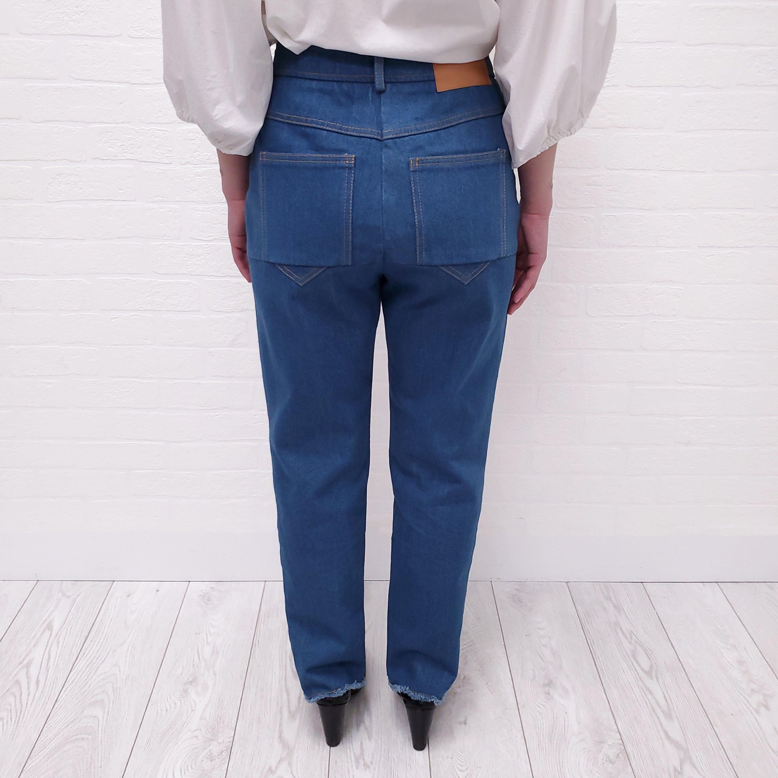 REJINA PYO LIGHT WASH 'ELISE' JEANS - SIZE 36