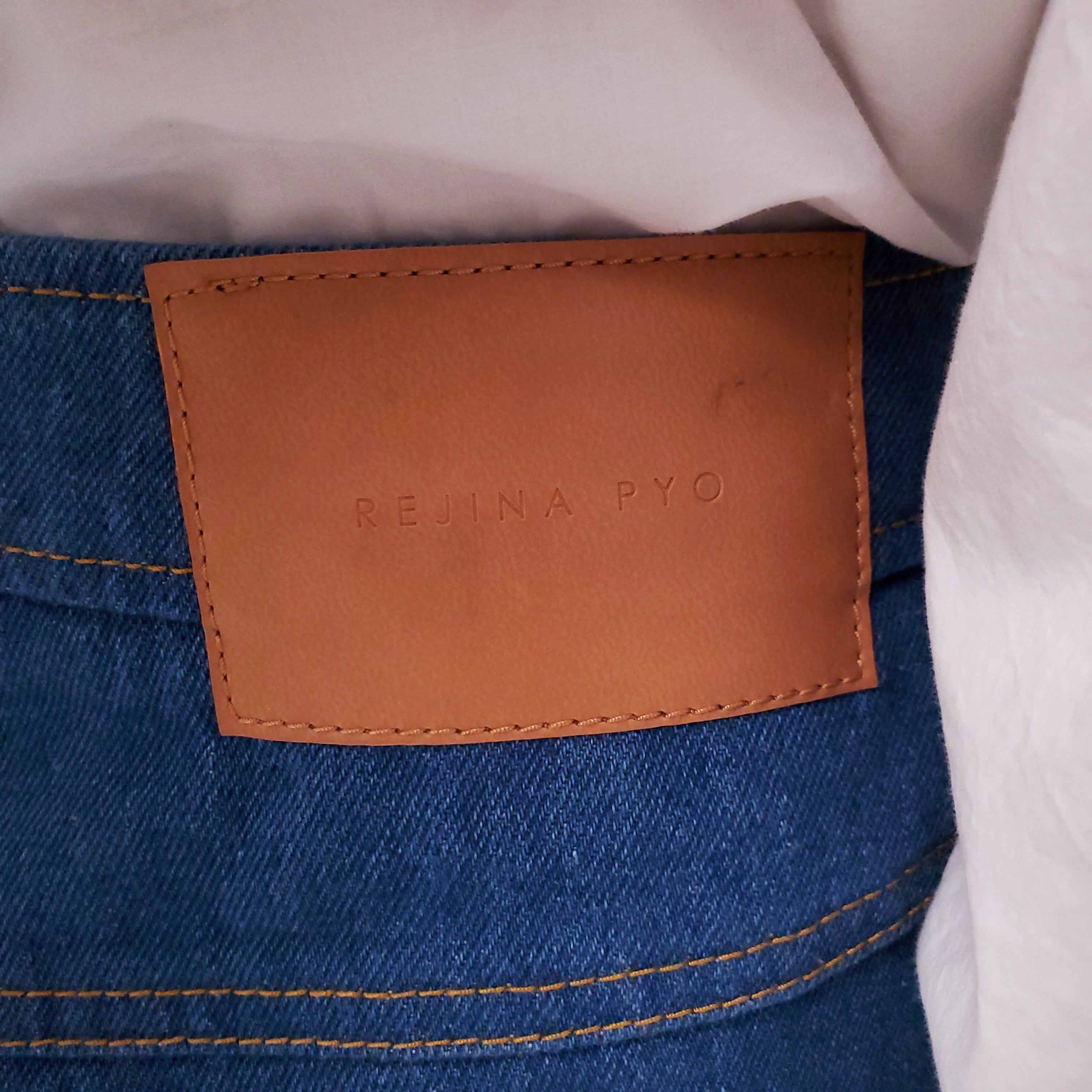 REJINA PYO LIGHT WASH 'ELISE' JEANS - SIZE 36