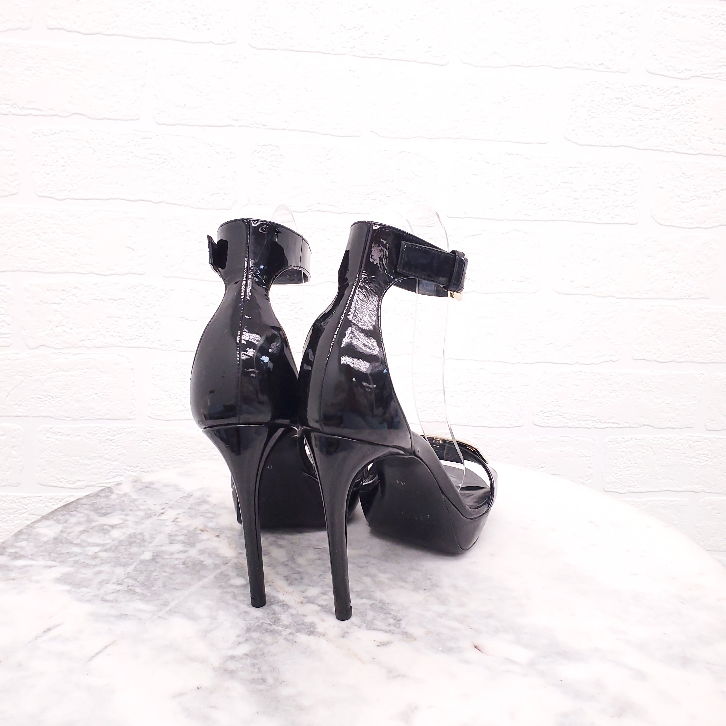 ROGER VIVIER BLACK PATENT HEELS - SIZE 39