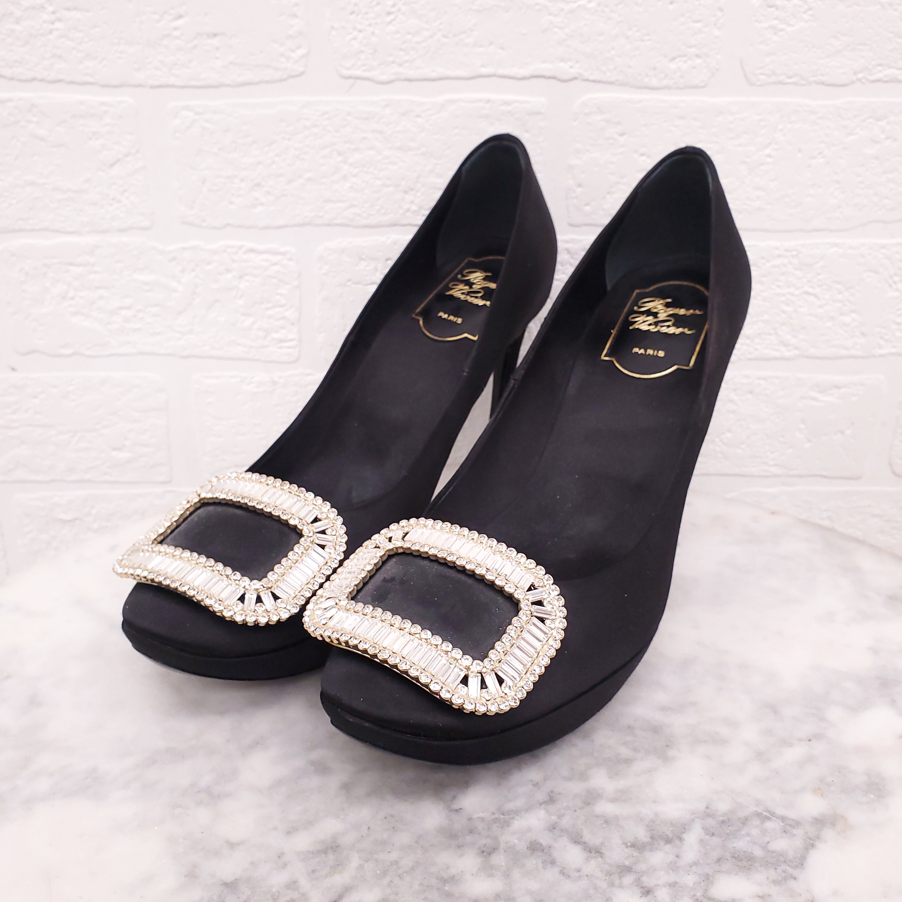 ROGER VIVIER BLACK SATIN HEELS WITH CRYSTAL EMBLEM - SIZE 39