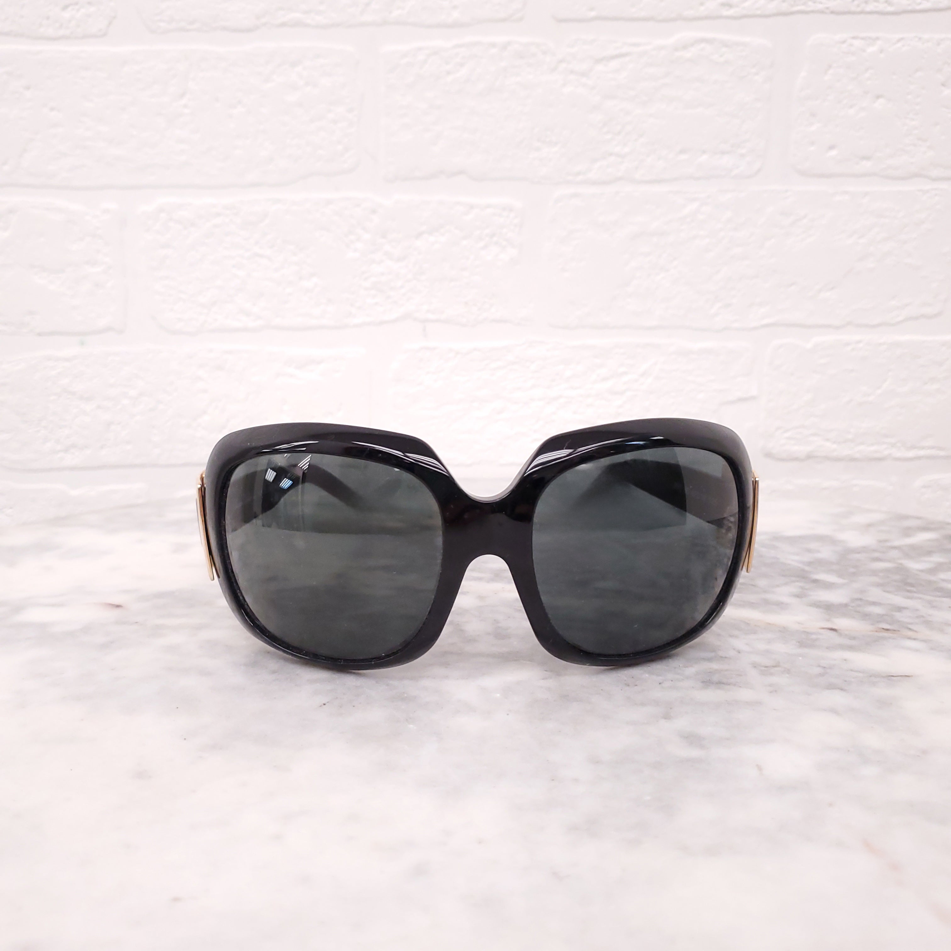 ROGER VIVIER BLACK SUNGLASSES WITH GOLD BUCKLE DETAIL