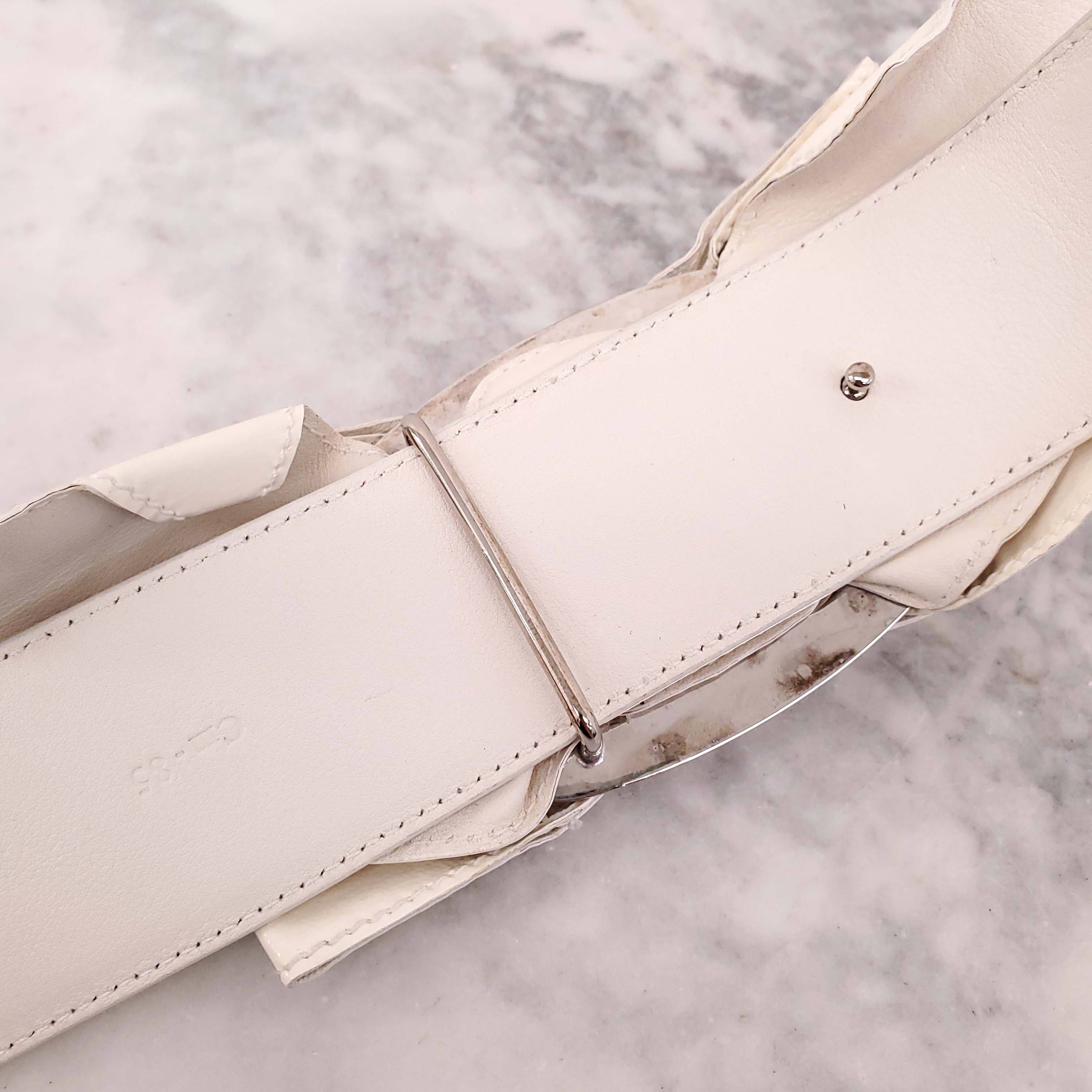 SALVATORE FERRAGAMO WHITE PATENT BOW LOGO BELT - SIZE 85