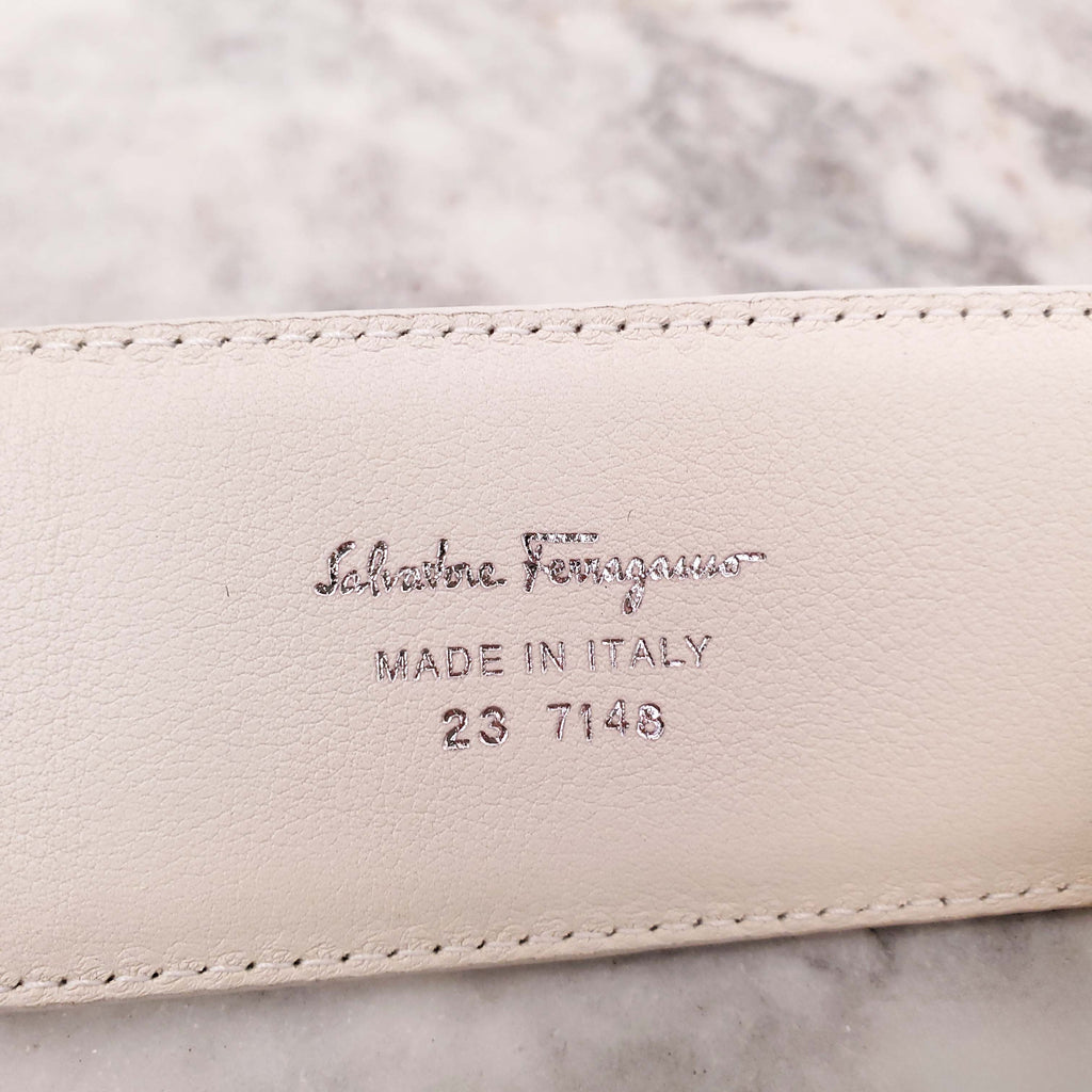 SALVATORE FERRAGAMO WHITE PATENT BOW LOGO BELT - SIZE 85