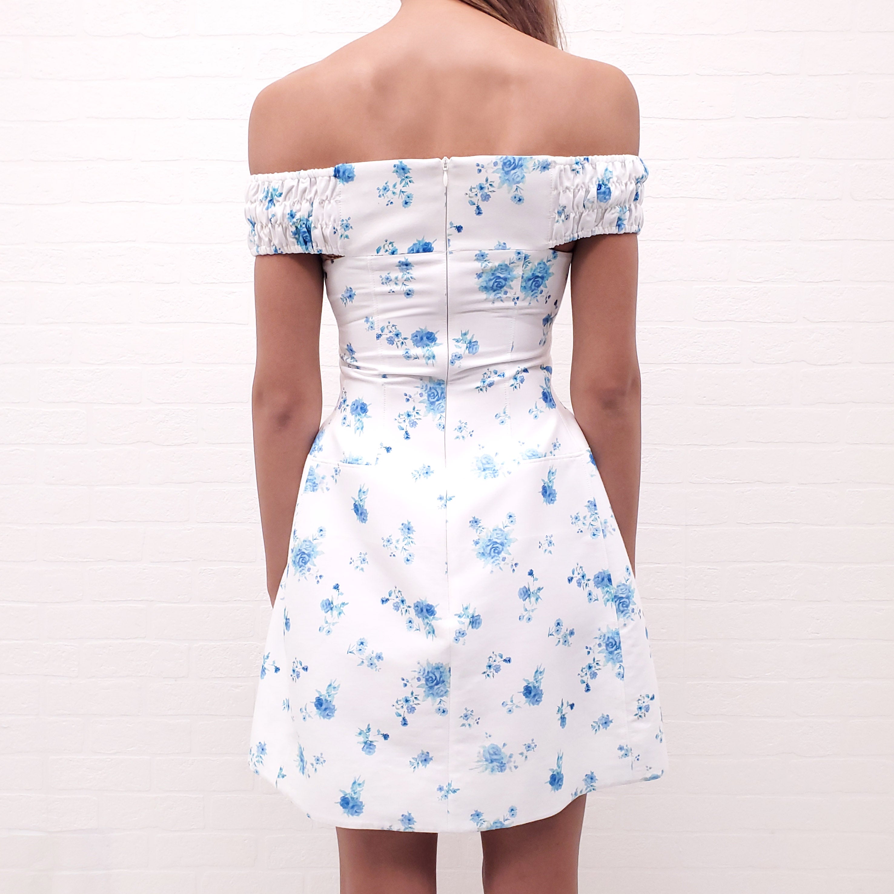 SHUSHU/TONG WHITE AND BLUE FLORAL OFF THE SHOULDER DRESS - SIZE 4 US/8 UK