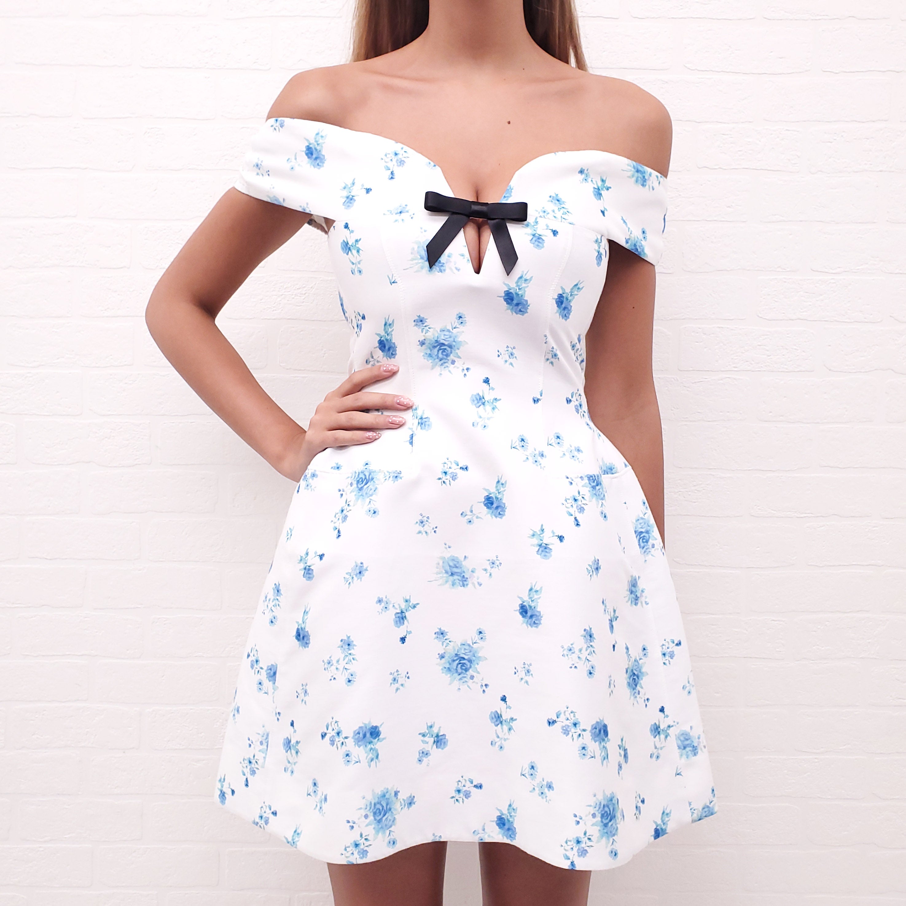 SHUSHU/TONG WHITE AND BLUE FLORAL OFF THE SHOULDER DRESS - SIZE 4 US/8 UK